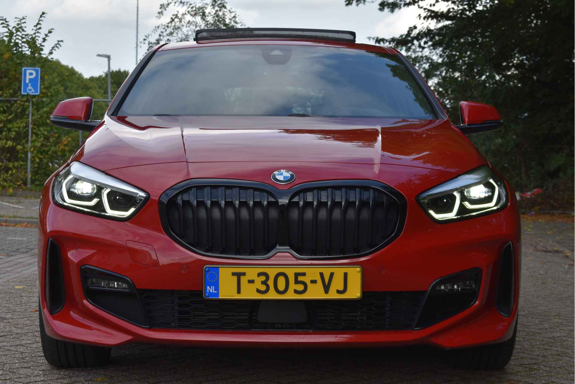 BMW 1-serie 120i M-Sport | NL-Auto | Nieuw € 60.000,- | Headup | Open dak | Camera | Elekt.stoelen | Carplay | Full LED - 6/84