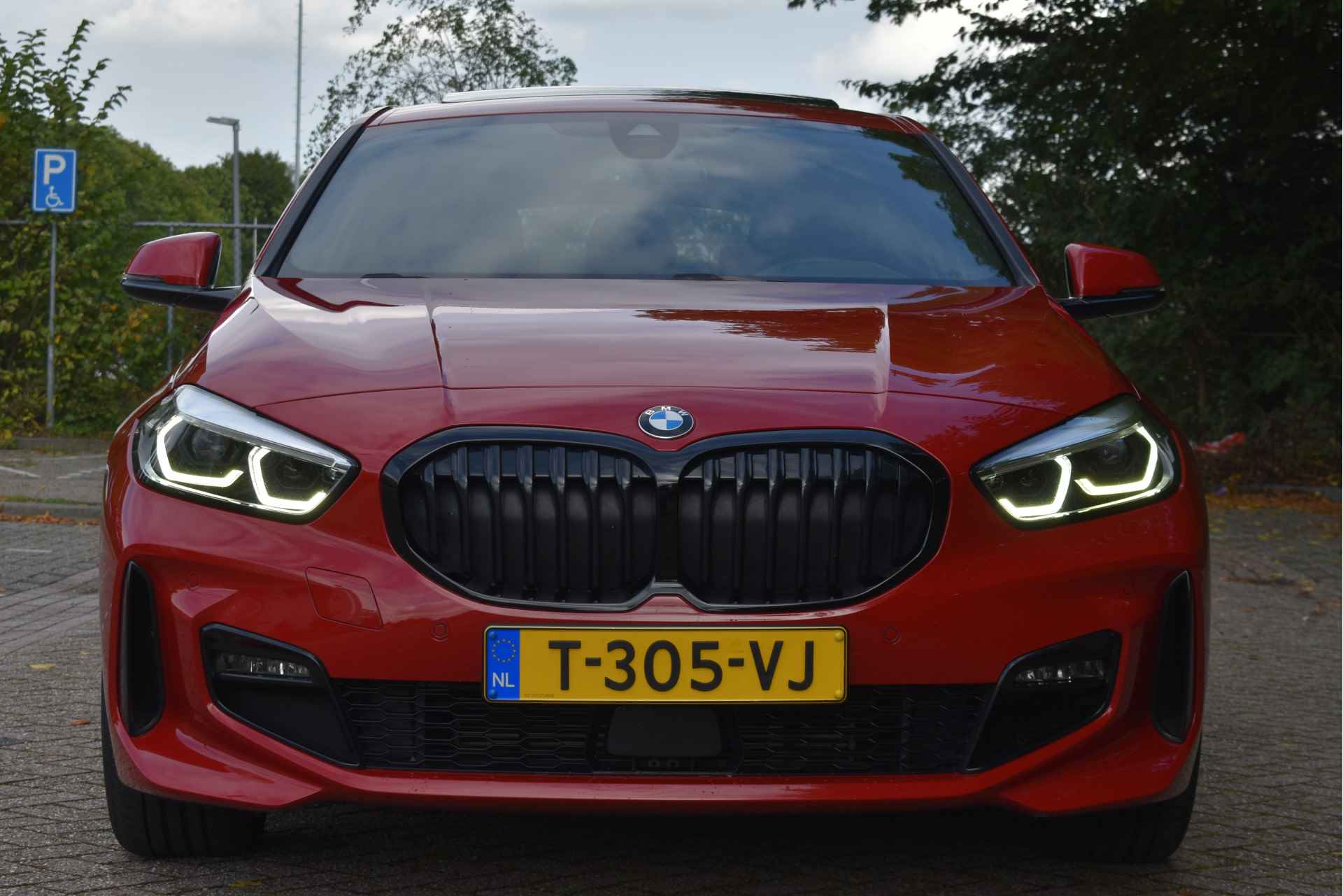 BMW 1-serie 120i M-Sport | NL-Auto | Nieuw € 60.000,- | Headup | Open dak | Camera | Elekt.stoelen | Carplay | Full LED - 32/84