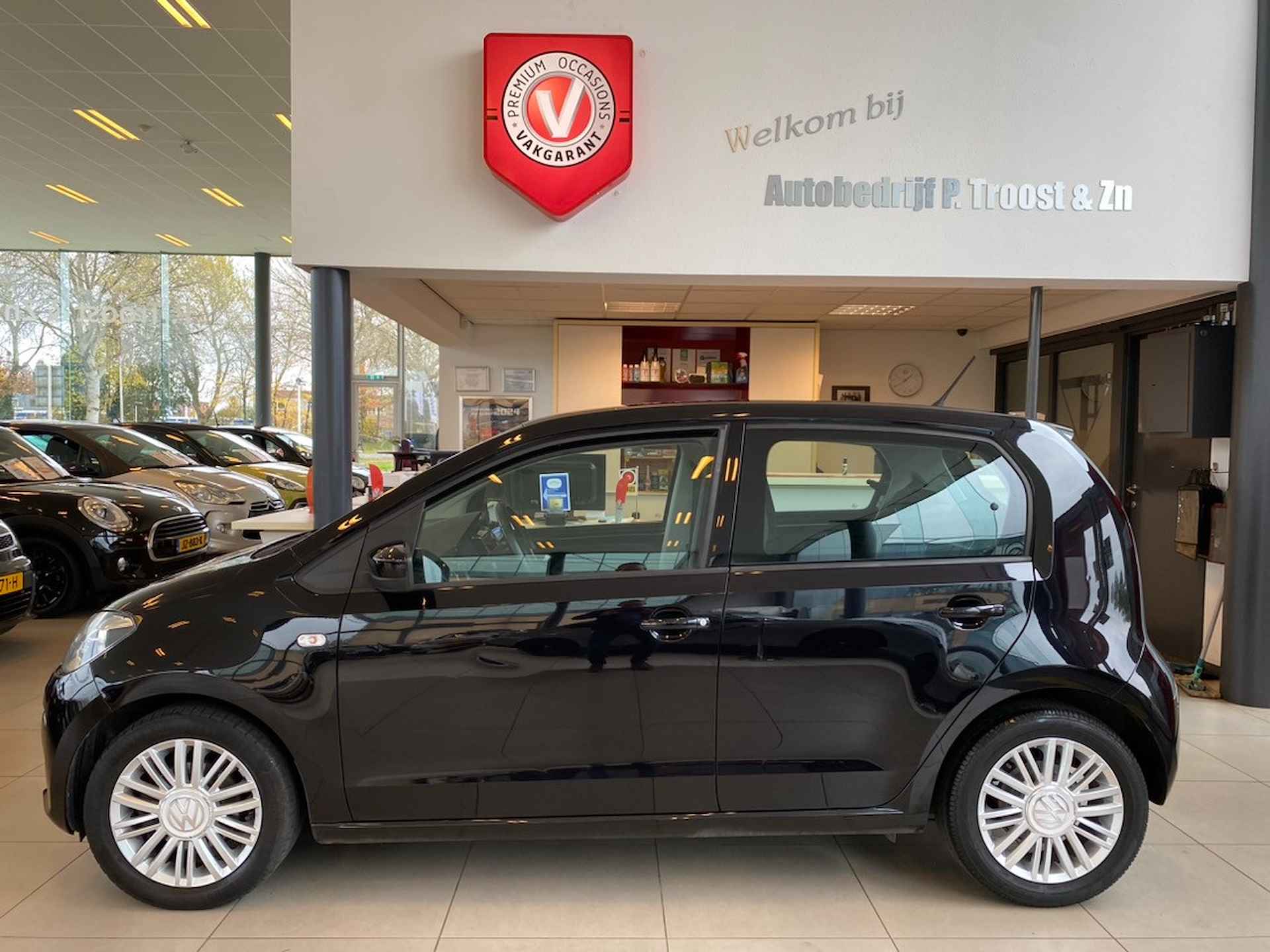 Volkswagen up! 1.0 up! Edition BlueMotion,5 Deurs,5 Zits,Navigatie,Airco,Elektrischpakket,15 Inch Lmv - 4/26