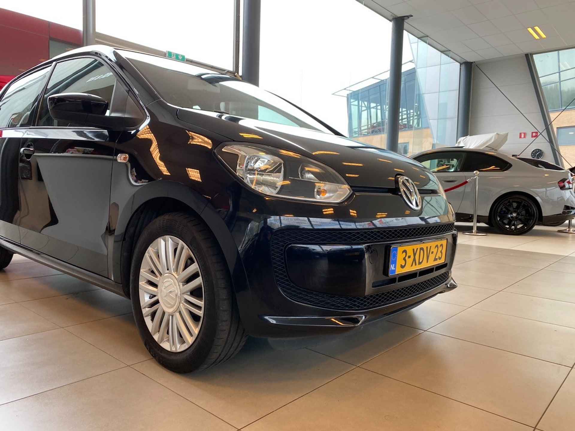 Volkswagen up! 1.0 up! Edition BlueMotion,5 Deurs,5 Zits,Navigatie,Airco,Elektrischpakket,15 Inch Lmv - 5/26