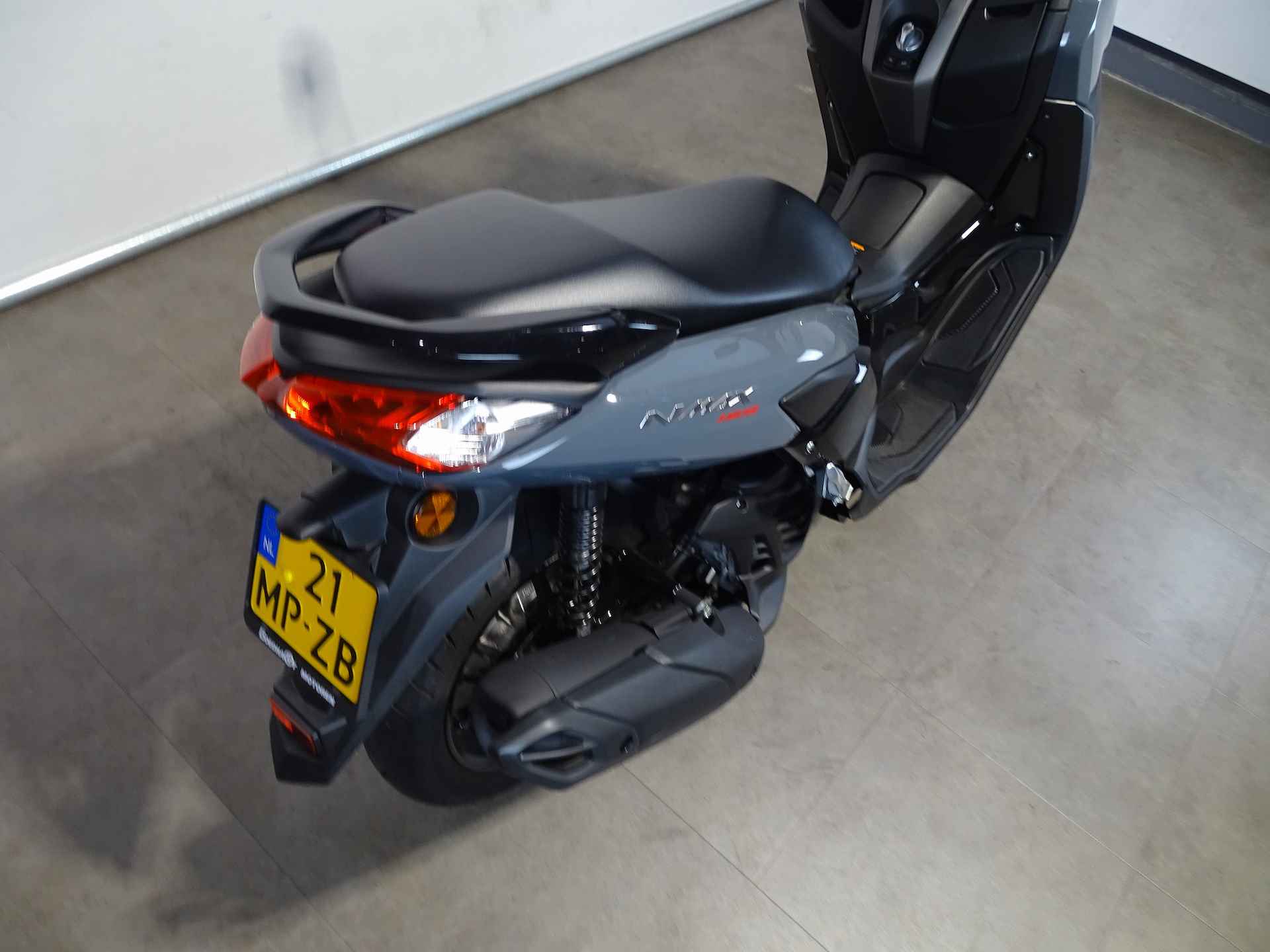 Yamaha NMAX 155 - 3/8