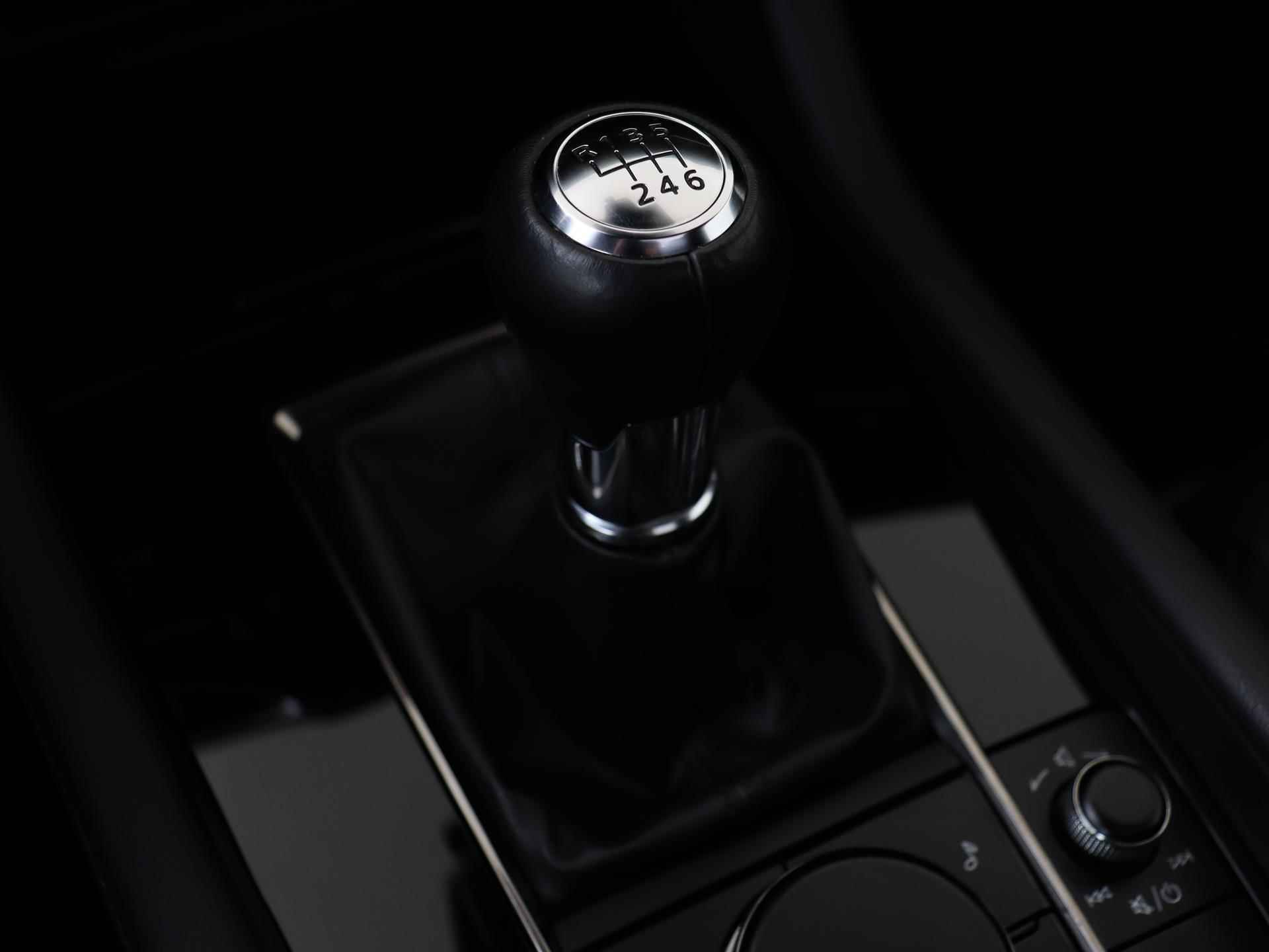 Mazda 3 2.0 e-SkyActiv-X 186 Luxury | - 14/35