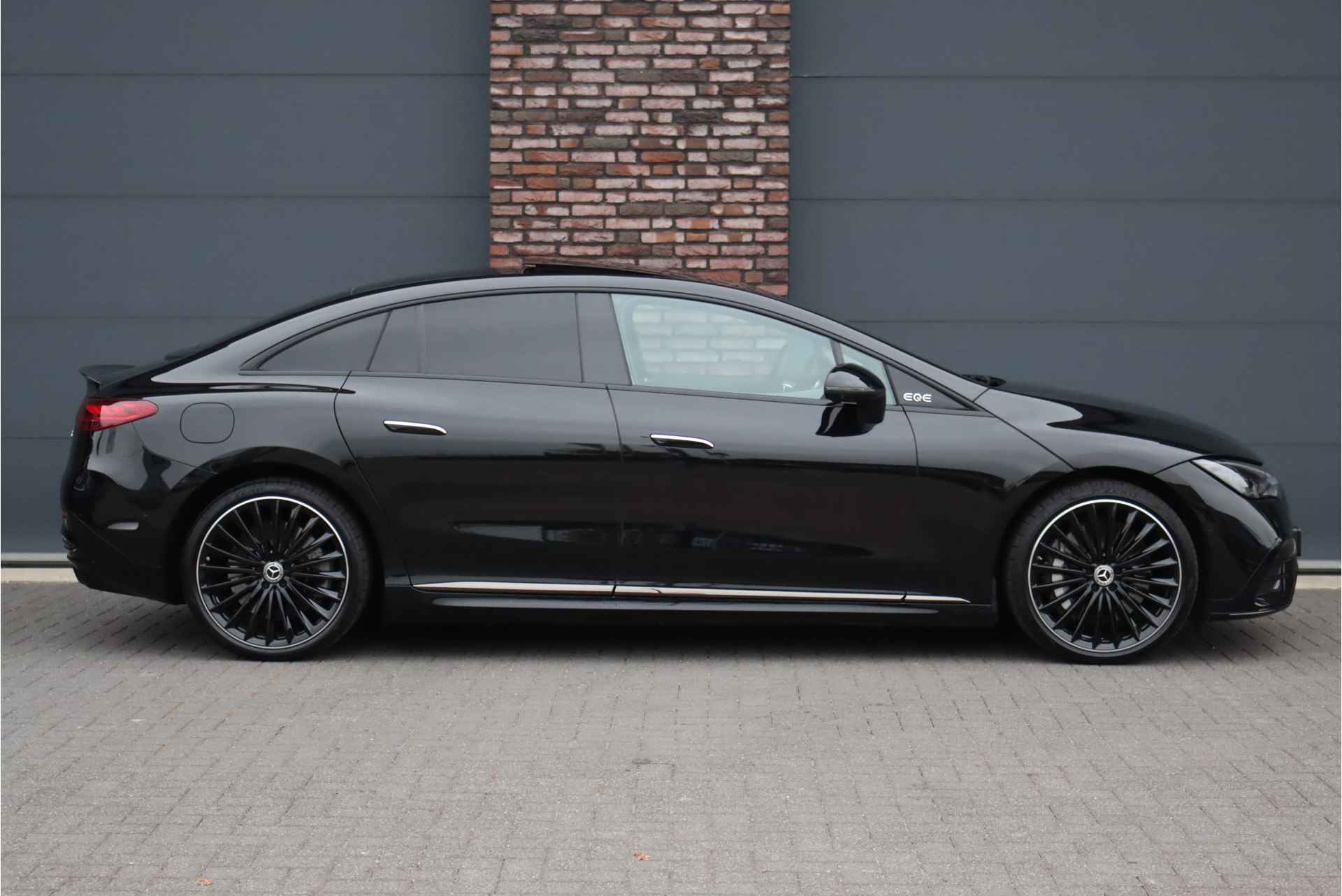 Mercedes-Benz EQE 500 4MATIC AMG Line 91 kWh | Hyperscreen | Achterasbesturing | Airmatic | Distronic+ | Stoelventilatie | Massage | Verwarmd Stuurwiel | Burmester | Digital Light | Panoramadak | - 12/51