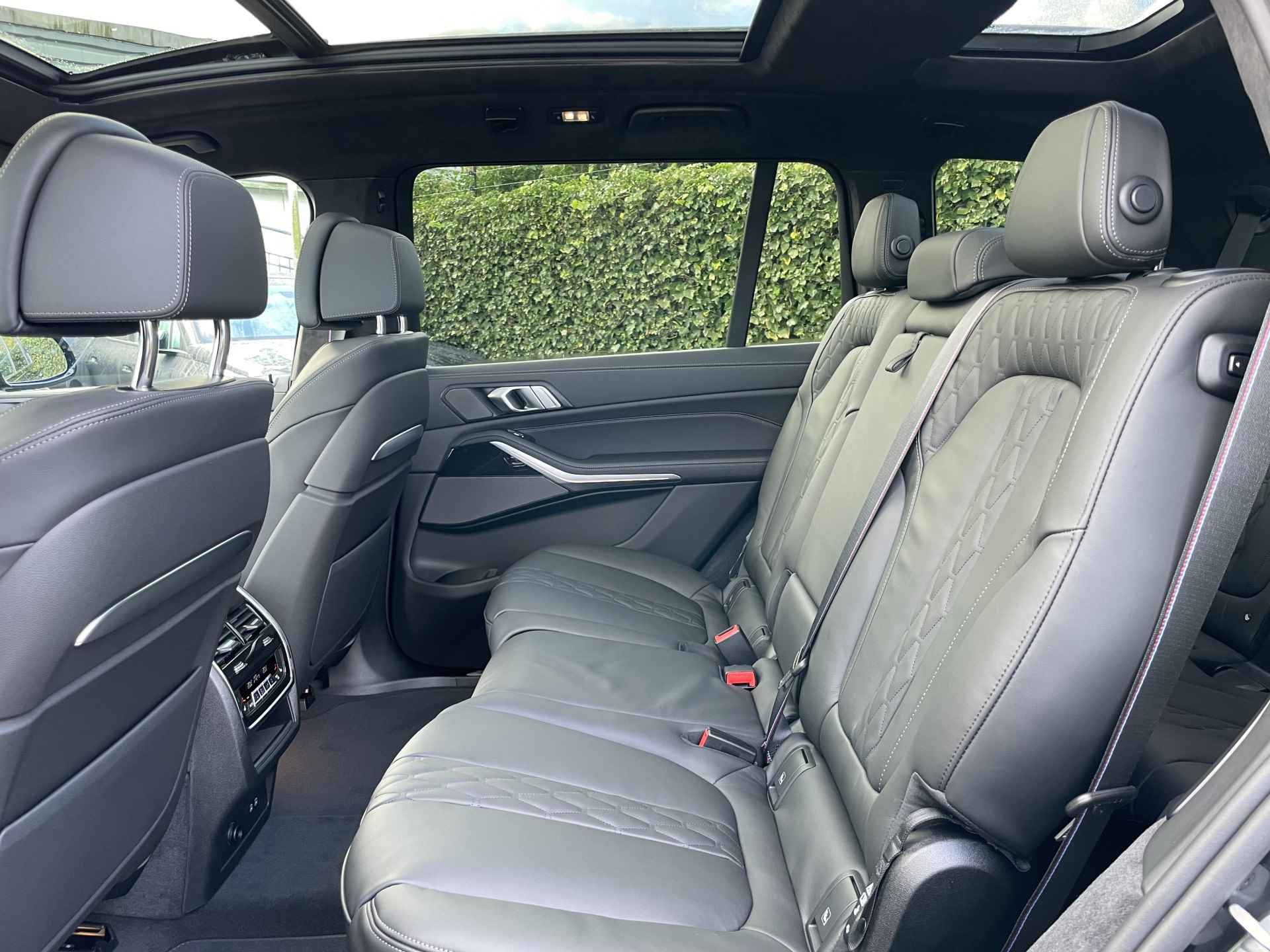 BMW X7 xDrive40i | M-Sport Pro | 22'' | Stoelvent. | Act. Steering | Park. + Driv. Prof. | Harman/Kardon | Panorama. | Leder. dashboard | Kristal koplamp. | Warmte Comf. voor | Trekhaak | Getint glas - 32/46