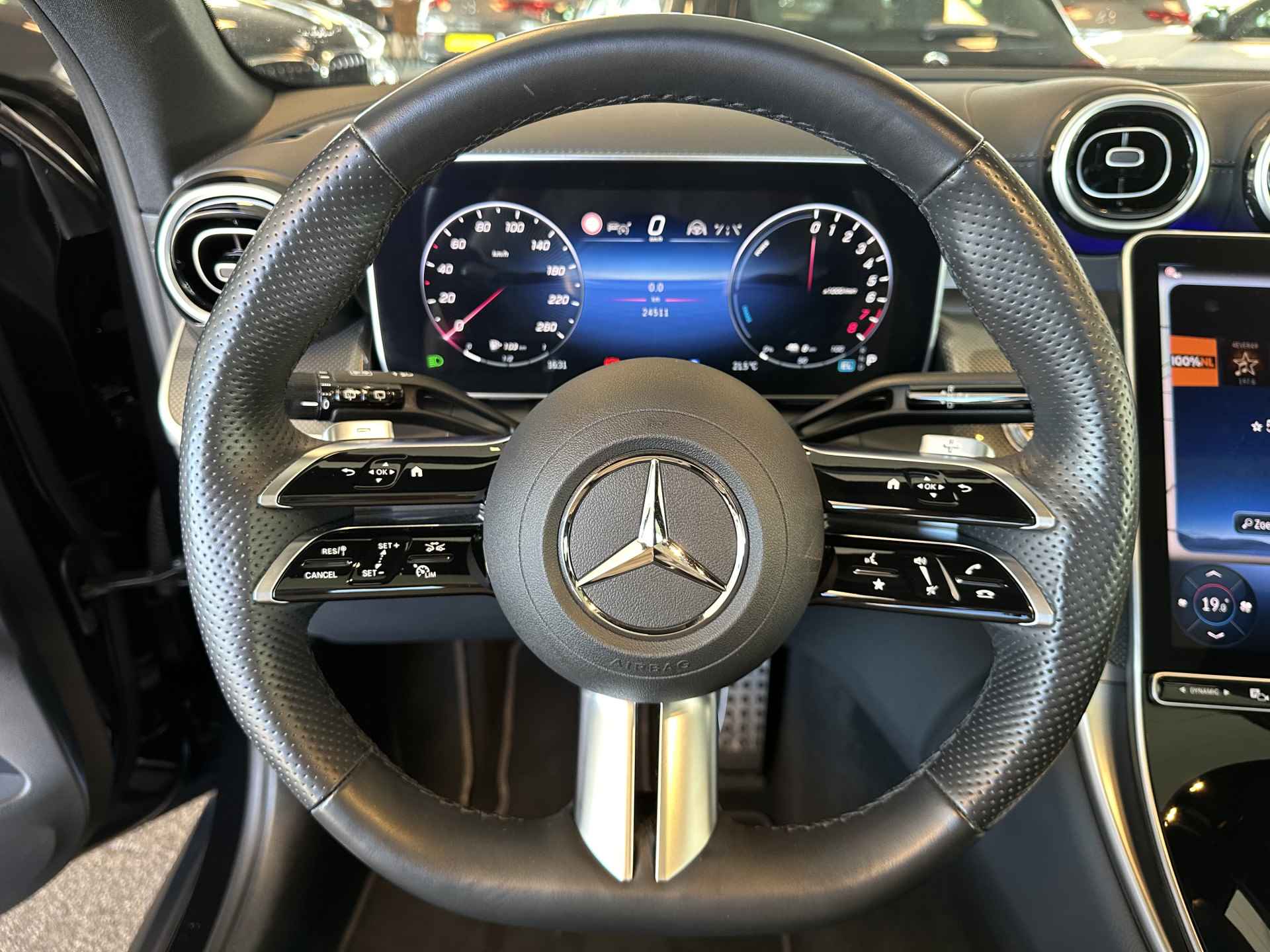 Mercedes-Benz GLC 300e 4MATIC AMG Line ADVANCED PLUS Trekhaak | Digital Light | Pano-Dak | HUD | 360-Camera Let op getoonde set om velgen 21 inch AMG tegen meerprijs 3000,— - 24/39