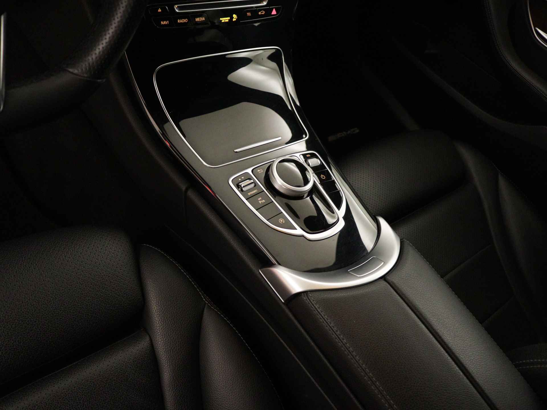 Mercedes-Benz C-Klasse 180 Business Solution AMG | Alarm | Dodehoekassistent | Stoelverwarming | Parkeerpakket met camera | LED | Navigatie | Inclusief 24 maanden Mercedes-Benz Certified garantie voor Europa. - 11/39