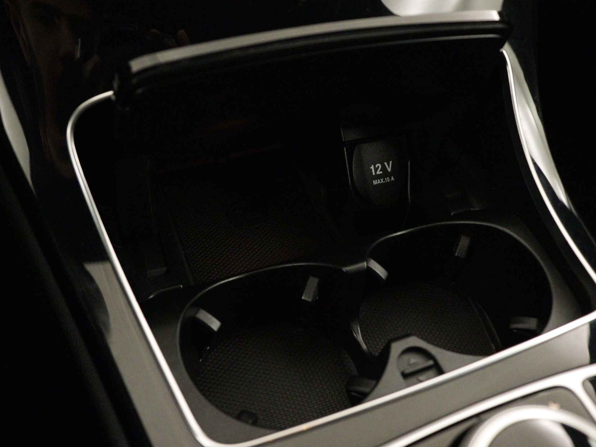 Mercedes-Benz C-Klasse 180 Business Solution AMG | Alarm | Dodehoekassistent | Stoelverwarming | Parkeerpakket met camera | LED | Navigatie | Inclusief 24 maanden Mercedes-Benz Certified garantie voor Europa. - 31/39