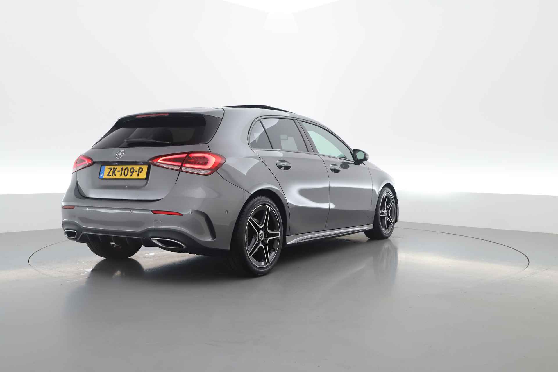 Mercedes-Benz A-Klasse 180 Business Solution AMG-Line | Panoramadak | Camera | Apple CarPlay | Automaat | - 2/27