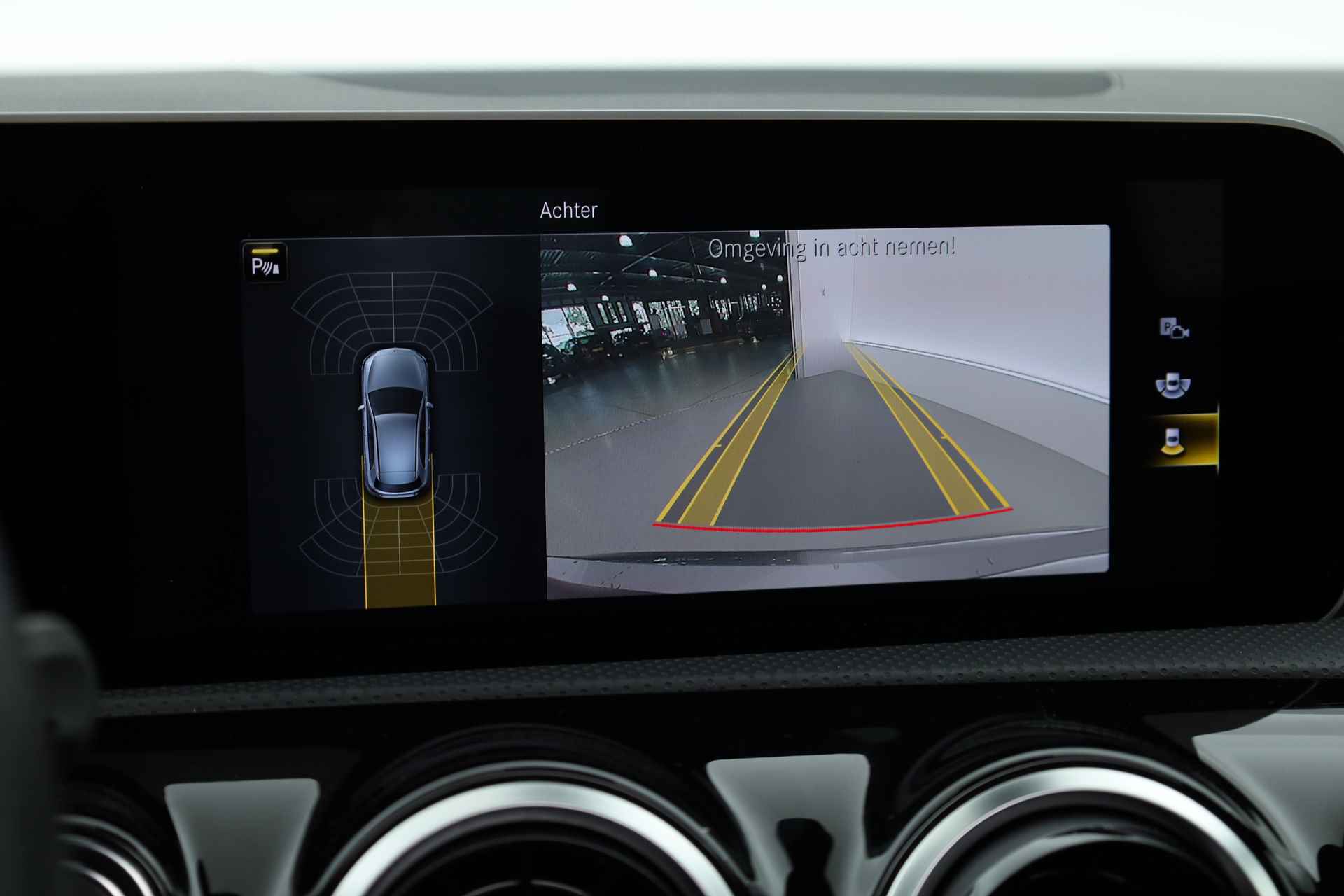 Mercedes-Benz A-Klasse 180 Business Solution AMG-Line | Panoramadak | Camera | Apple CarPlay | Automaat | - 13/27