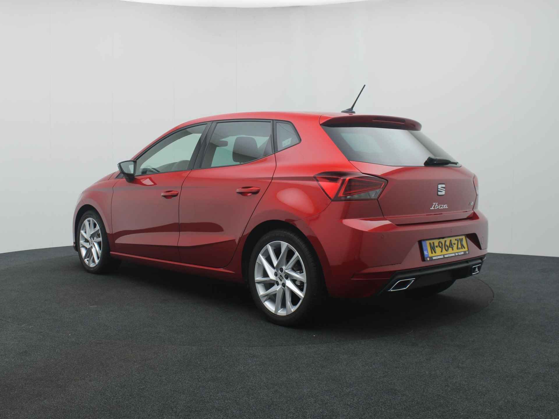 SEAT Ibiza 1.5 TSI FR Business Intense Plus automaat | CarPlay | Navigatie | Parkeersensoren | Achteruitrijcamera | Stoelverwarming | LED verlichting - 4/41