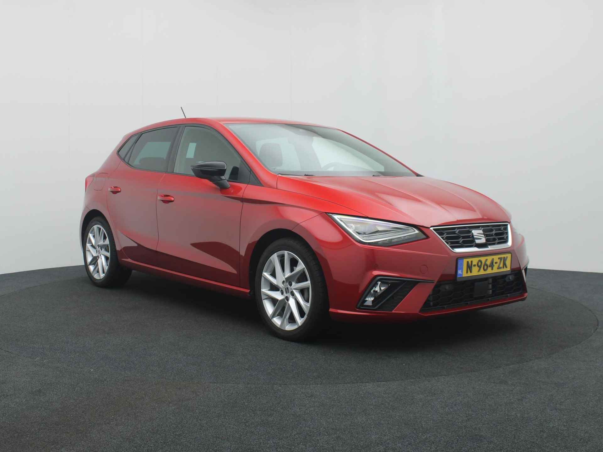 SEAT Ibiza 1.5 TSI FR Business Intense Plus automaat | CarPlay | Navigatie | Parkeersensoren | Achteruitrijcamera | Stoelverwarming | LED verlichting - 8/41