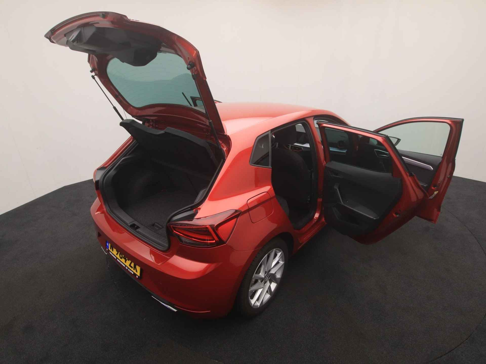 SEAT Ibiza 1.5 TSI FR Business Intense Plus automaat | CarPlay | Navigatie | Parkeersensoren | Achteruitrijcamera | Stoelverwarming | LED verlichting - 11/41