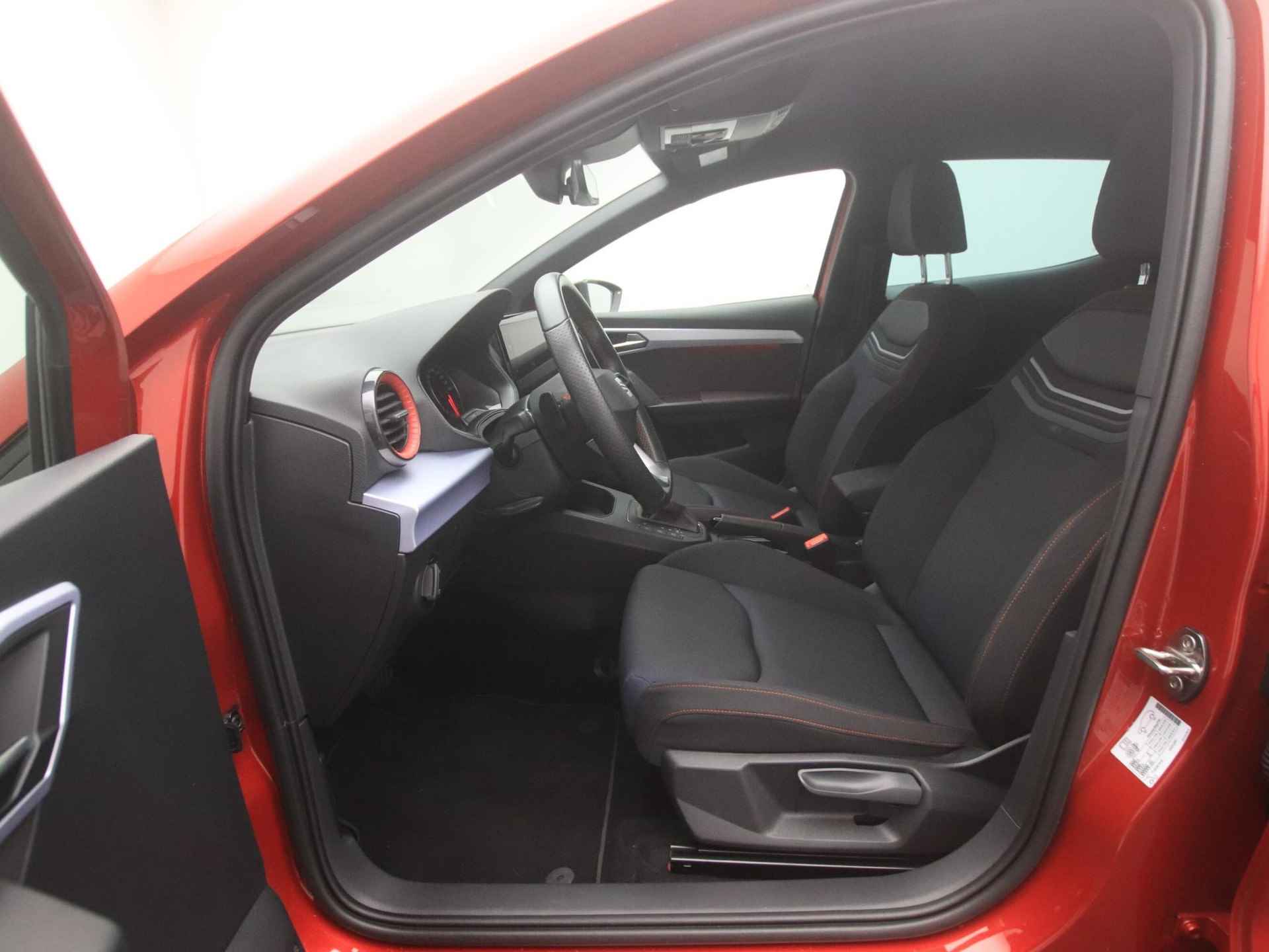SEAT Ibiza 1.5 TSI FR Business Intense Plus automaat | CarPlay | Navigatie | Parkeersensoren | Achteruitrijcamera | Stoelverwarming | LED verlichting - 13/41