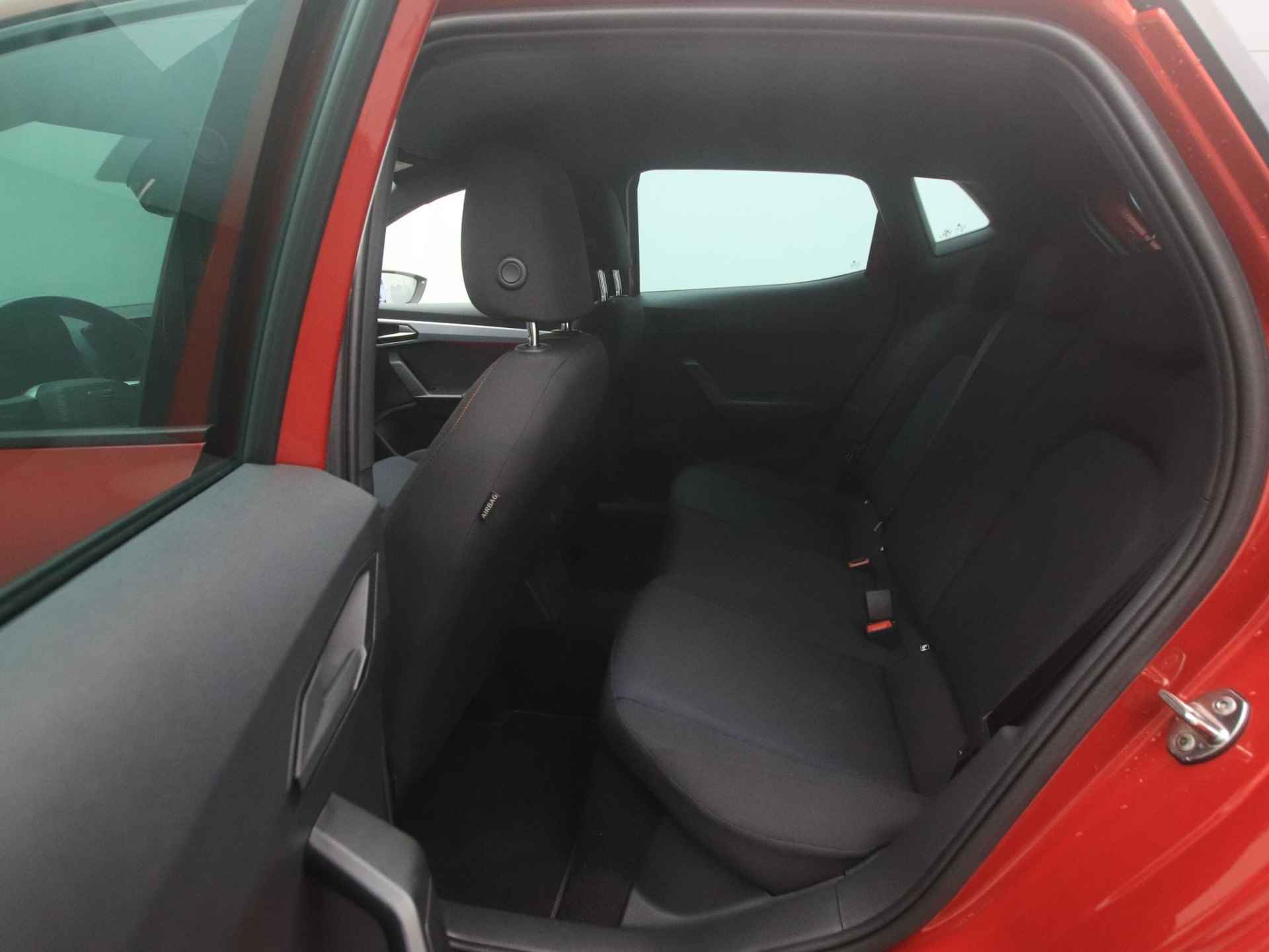SEAT Ibiza 1.5 TSI FR Business Intense Plus automaat | CarPlay | Navigatie | Parkeersensoren | Achteruitrijcamera | Stoelverwarming | LED verlichting - 14/41