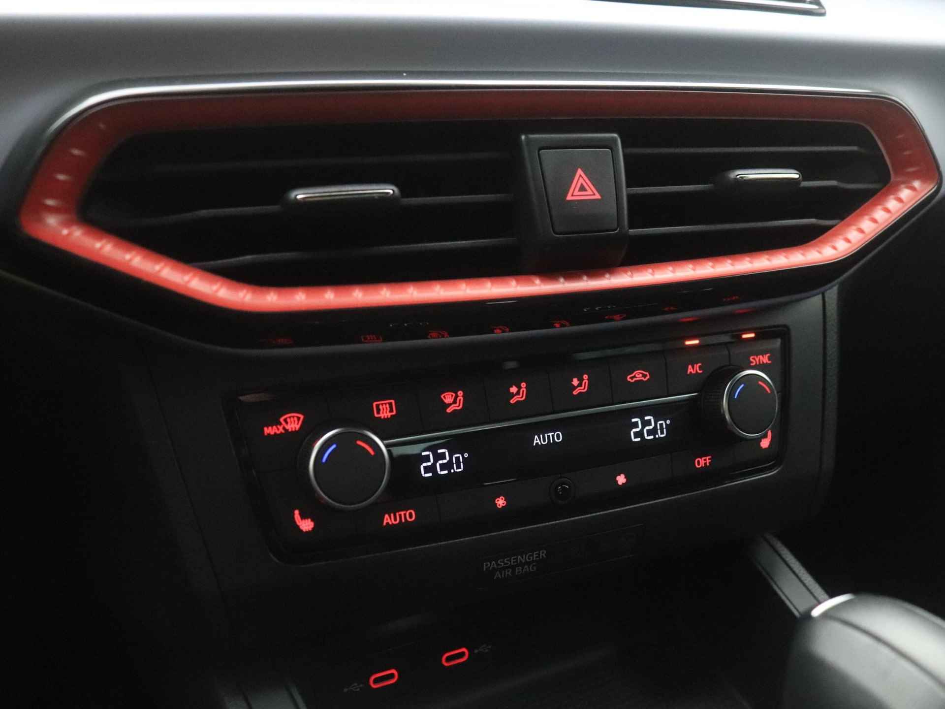 SEAT Ibiza 1.5 TSI FR Business Intense Plus automaat | CarPlay | Navigatie | Parkeersensoren | Achteruitrijcamera | Stoelverwarming | LED verlichting - 32/41