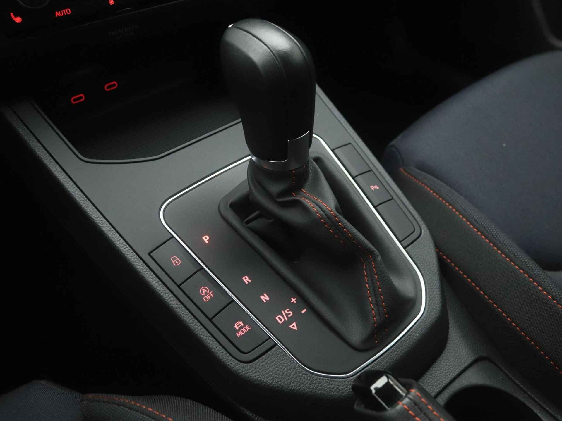 SEAT Ibiza 1.5 TSI FR Business Intense Plus automaat | CarPlay | Navigatie | Parkeersensoren | Achteruitrijcamera | Stoelverwarming | LED verlichting - 34/41