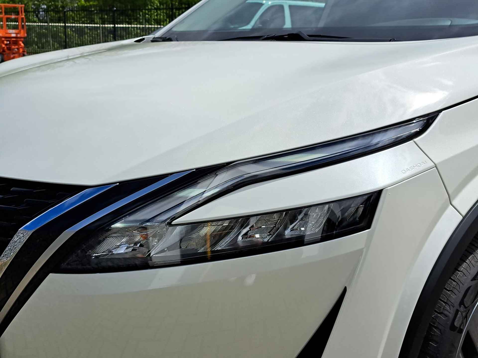 Nissan Qashqai 1.3 MHEV Acenta  | Panorama dak | Apple Carplay/Android Auto | Achteruitrijcamera | Full-LED koplampen - 31/33