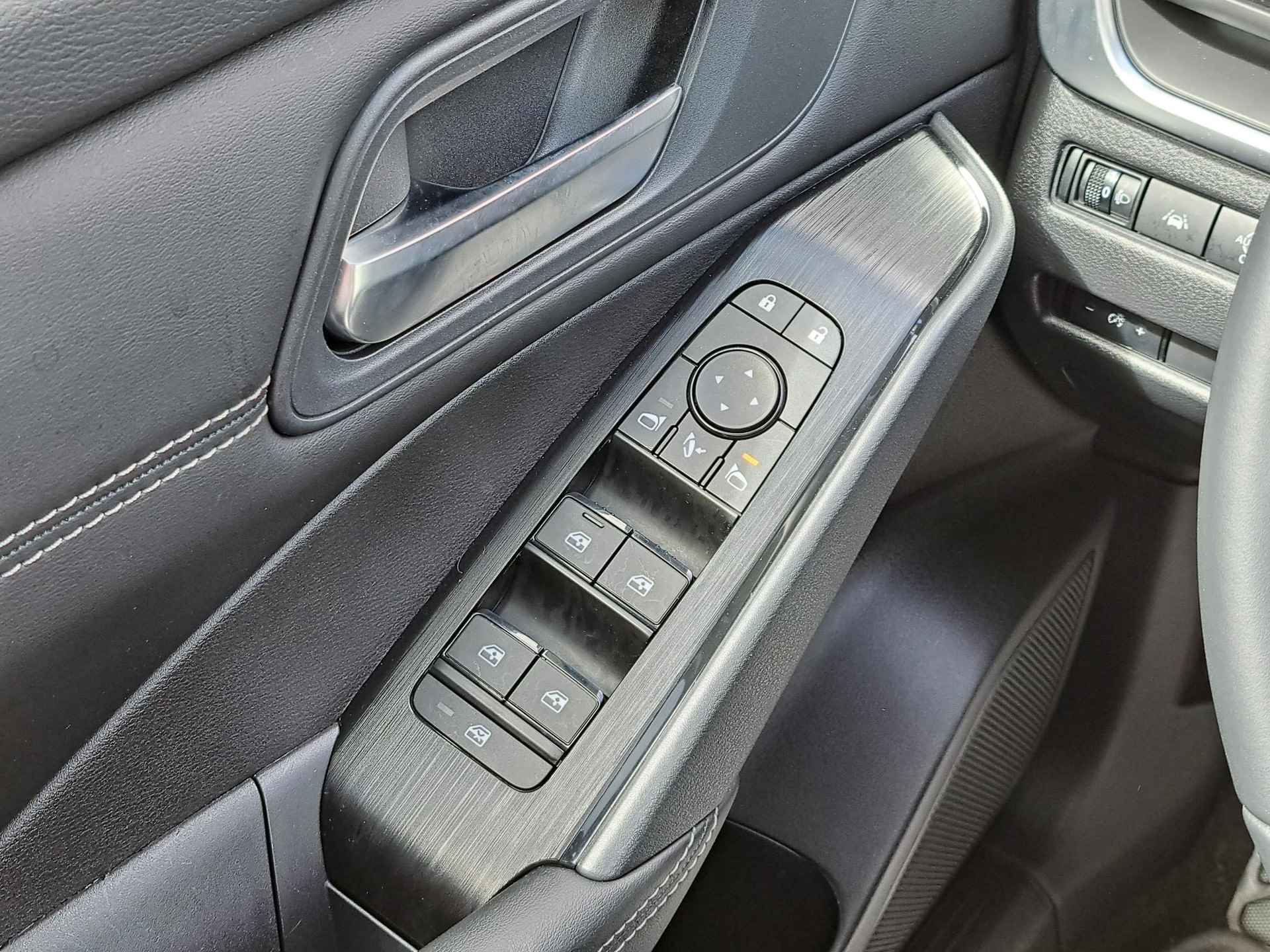 Nissan Qashqai 1.3 MHEV Acenta  | Panorama dak | Apple Carplay/Android Auto | Achteruitrijcamera | Full-LED koplampen - 14/33