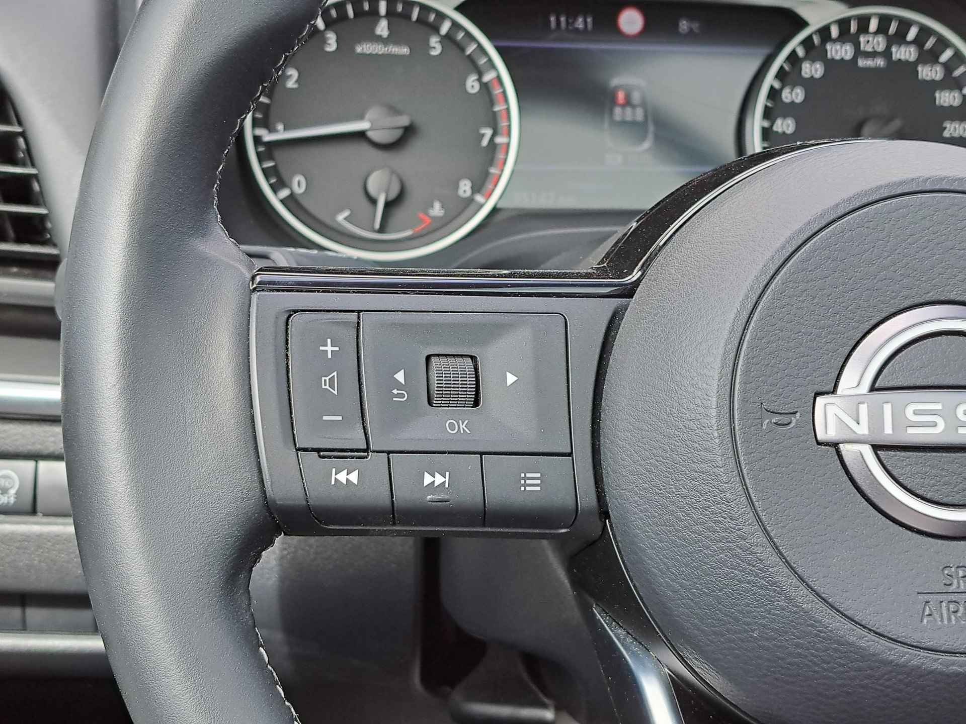 Nissan Qashqai 1.3 MHEV Acenta  | Panorama dak | Apple Carplay/Android Auto | Achteruitrijcamera | Full-LED koplampen - 16/33