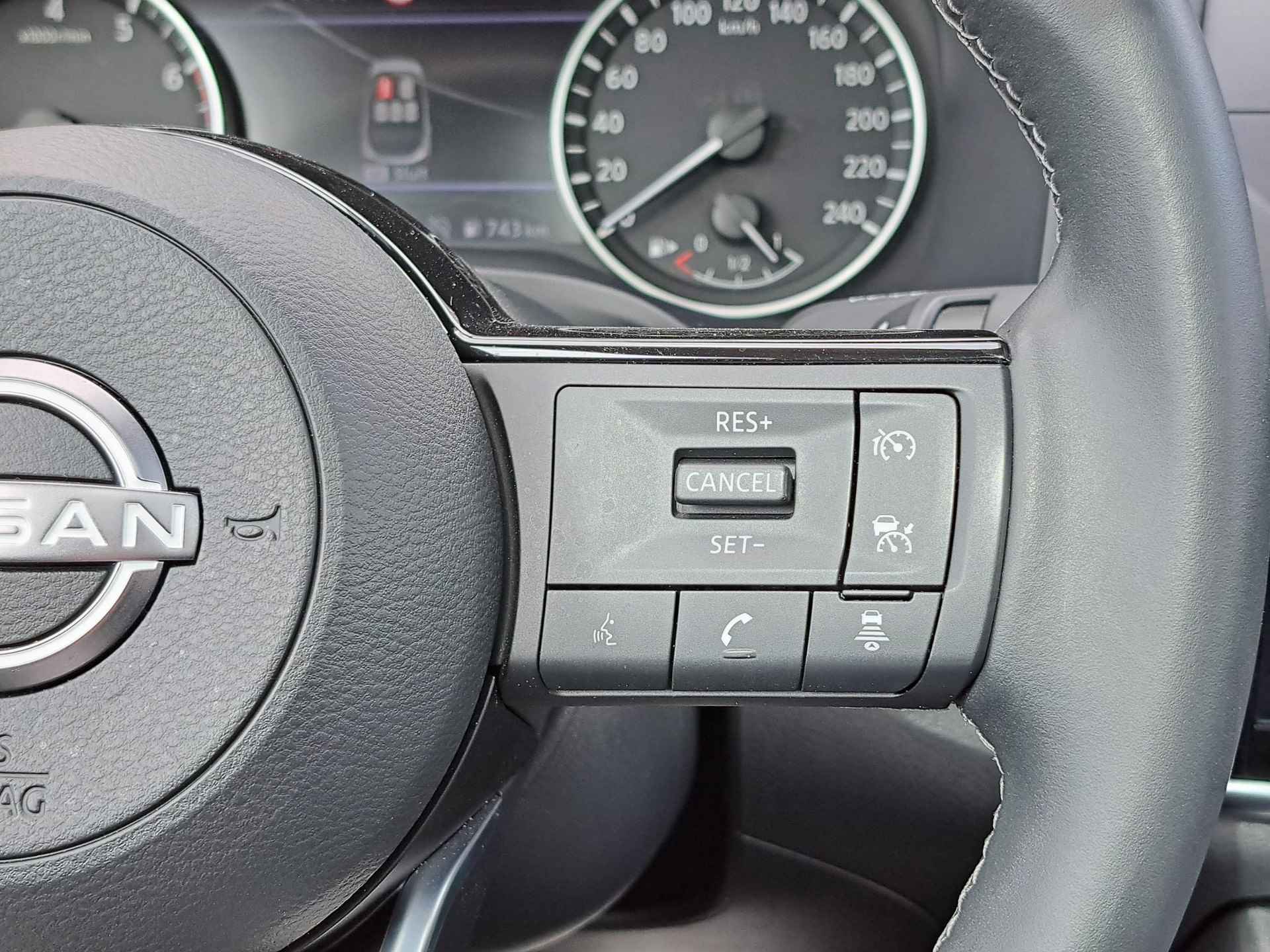Nissan Qashqai 1.3 MHEV Acenta  | Panorama dak | Apple Carplay/Android Auto | Achteruitrijcamera | Full-LED koplampen - 17/33
