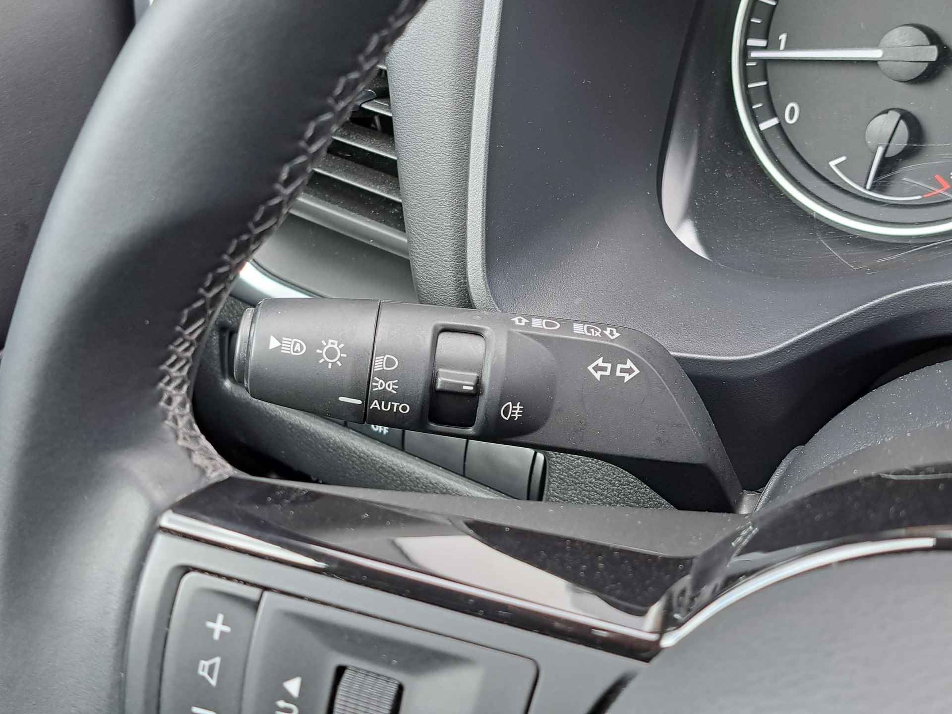 Nissan Qashqai 1.3 MHEV Acenta  | Panorama dak | Apple Carplay/Android Auto | Achteruitrijcamera | Full-LED koplampen - 18/33