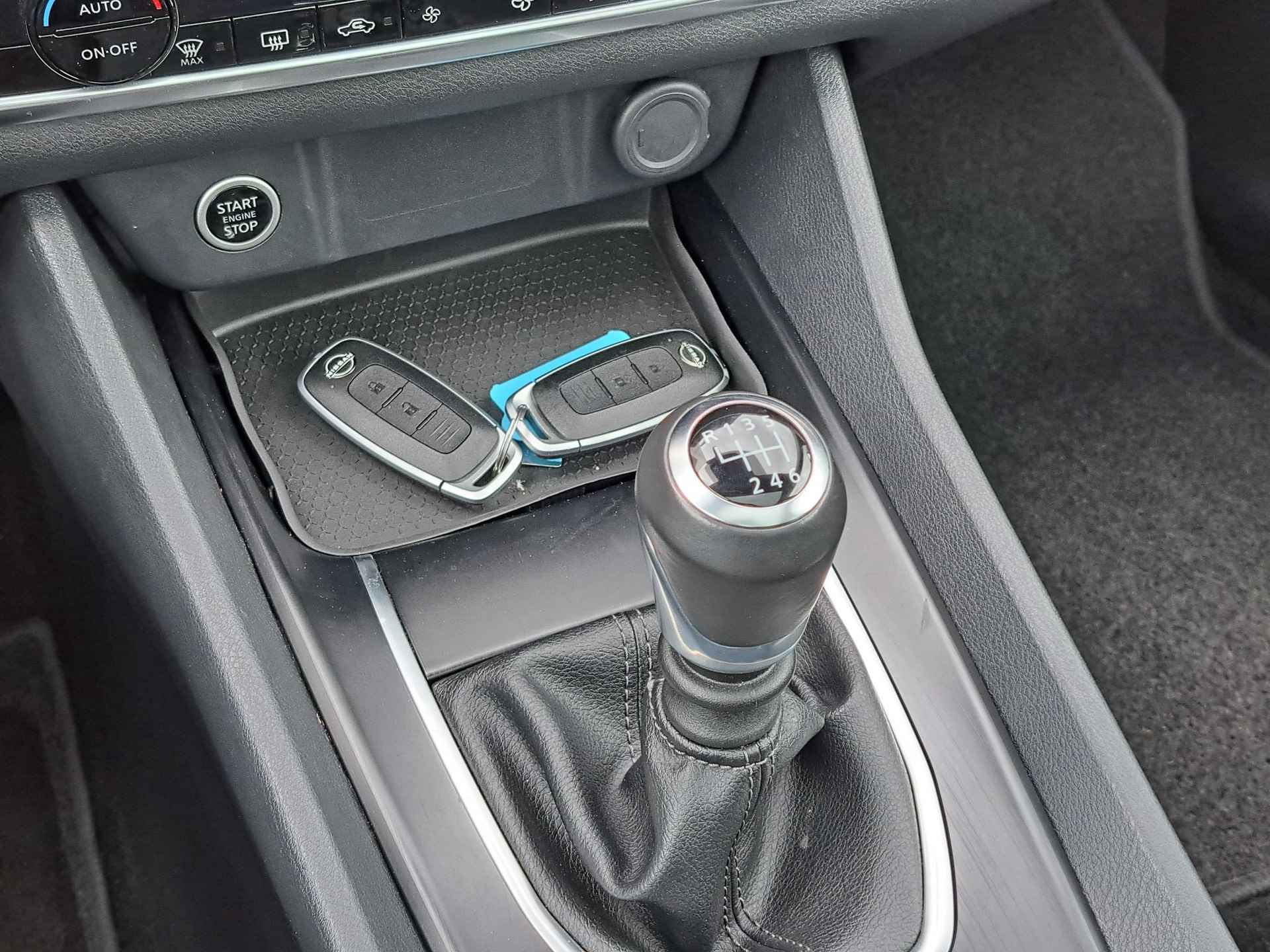 Nissan Qashqai 1.3 MHEV Acenta  | Panorama dak | Apple Carplay/Android Auto | Achteruitrijcamera | Full-LED koplampen - 24/33
