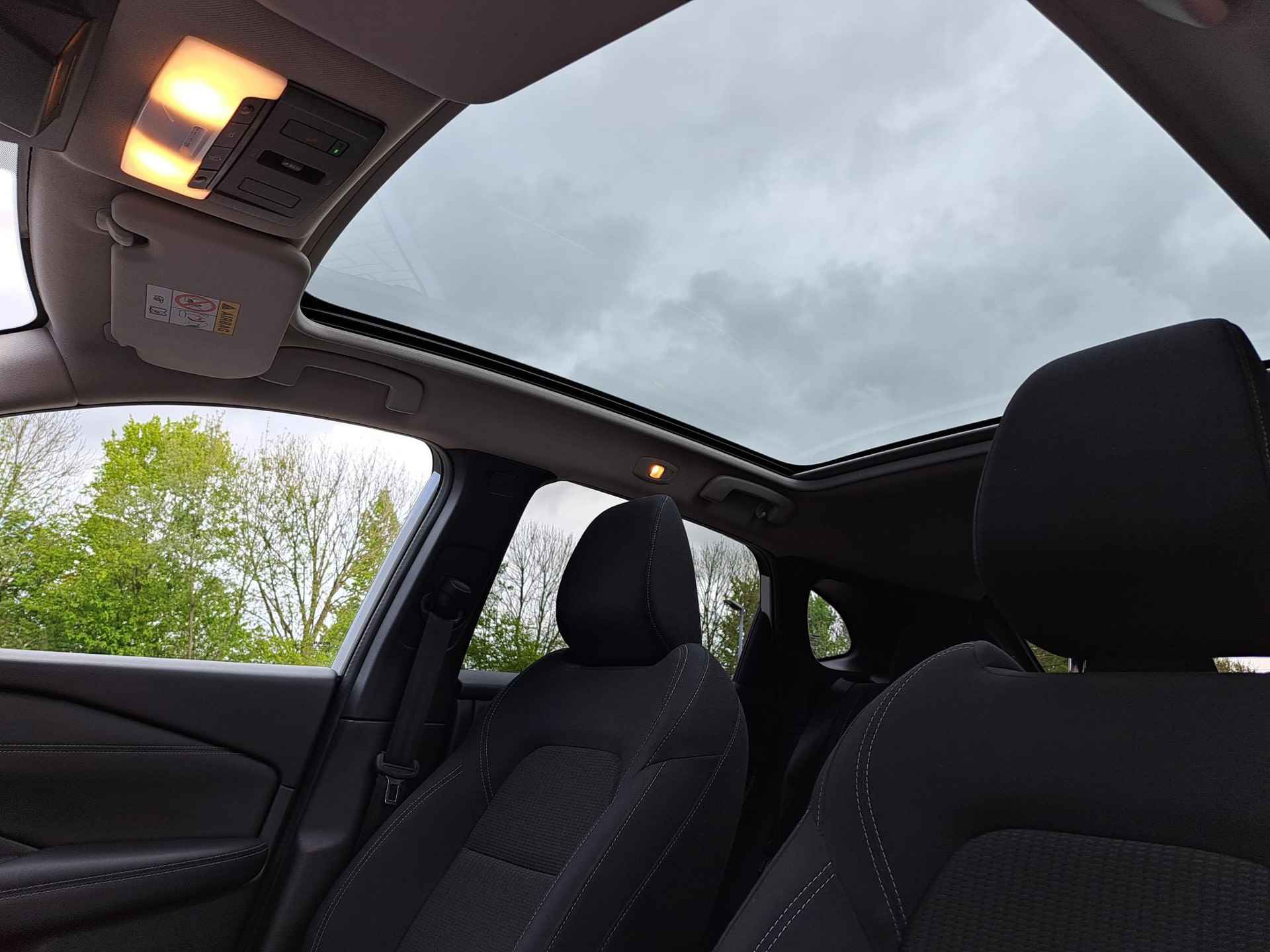 Nissan Qashqai 1.3 MHEV Acenta  | Panorama dak | Apple Carplay/Android Auto | Achteruitrijcamera | Full-LED koplampen - 28/33