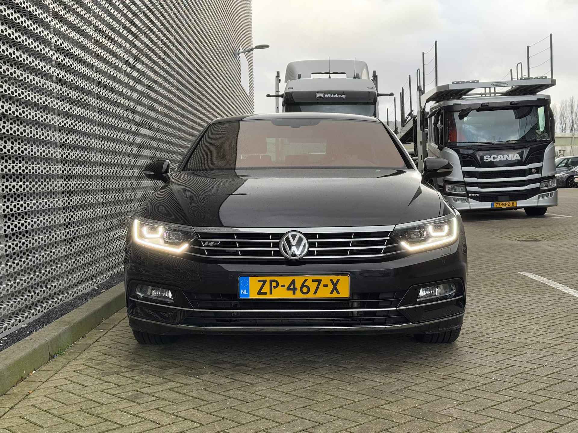 Volkswagen Passat 1.5 TSI Highline Business R / 3xR-Line / Panoramadak / Digitale Cockpit / Lederen Bekleding / Achteruitrijcamera / Stoelverwarming P4 - 11/32