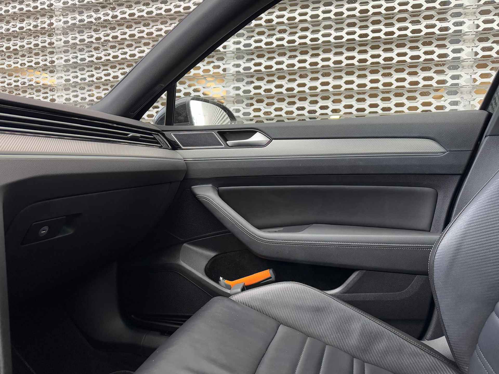 Volkswagen Passat 1.5 TSI Highline Business R / 3xR-Line / Panoramadak / Digitale Cockpit / Lederen Bekleding / Achteruitrijcamera / Stoelverwarming P4 - 26/32