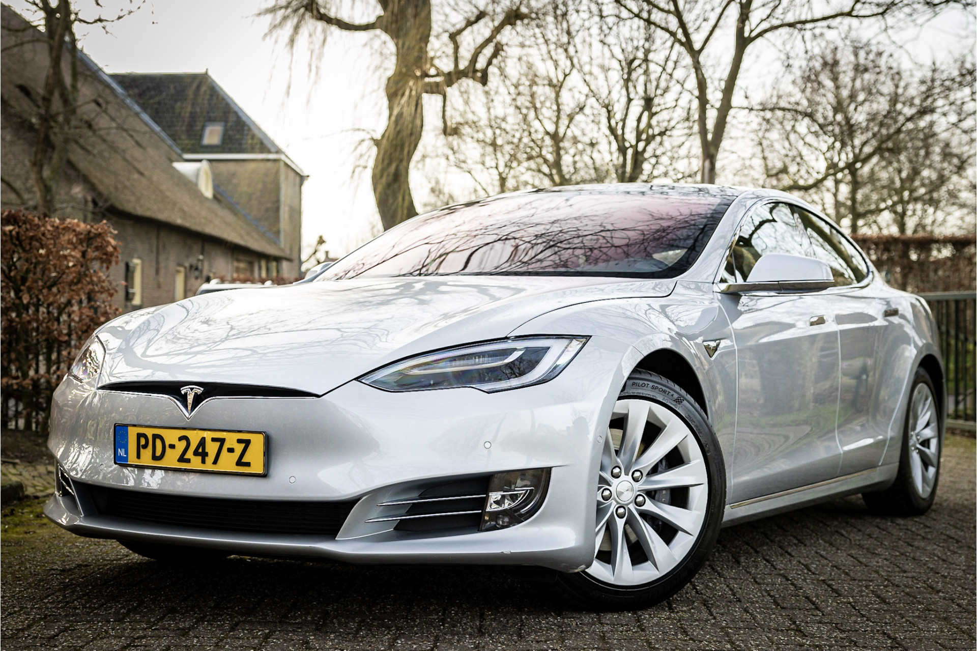Tesla Model S 100D Carbon Enhanced Autopilot Panorama bij viaBOVAG.nl