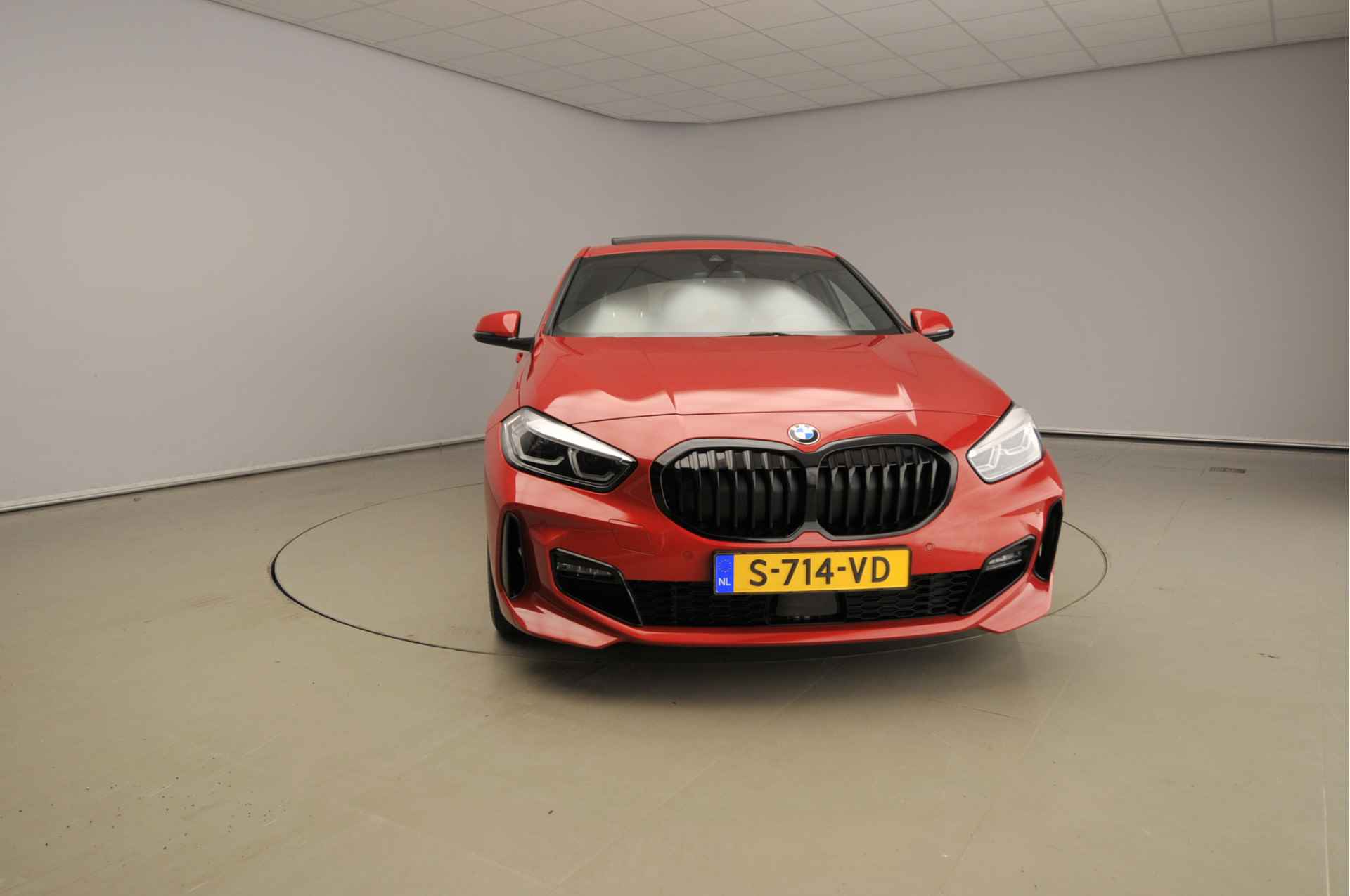 BMW 1 Serie 5-deurs 120i M-Sportpakket / LED / Leder / HUD / Schuifdak / Elektr. zetels / Keyles go / DAB / Alu 18 inch - 6/41