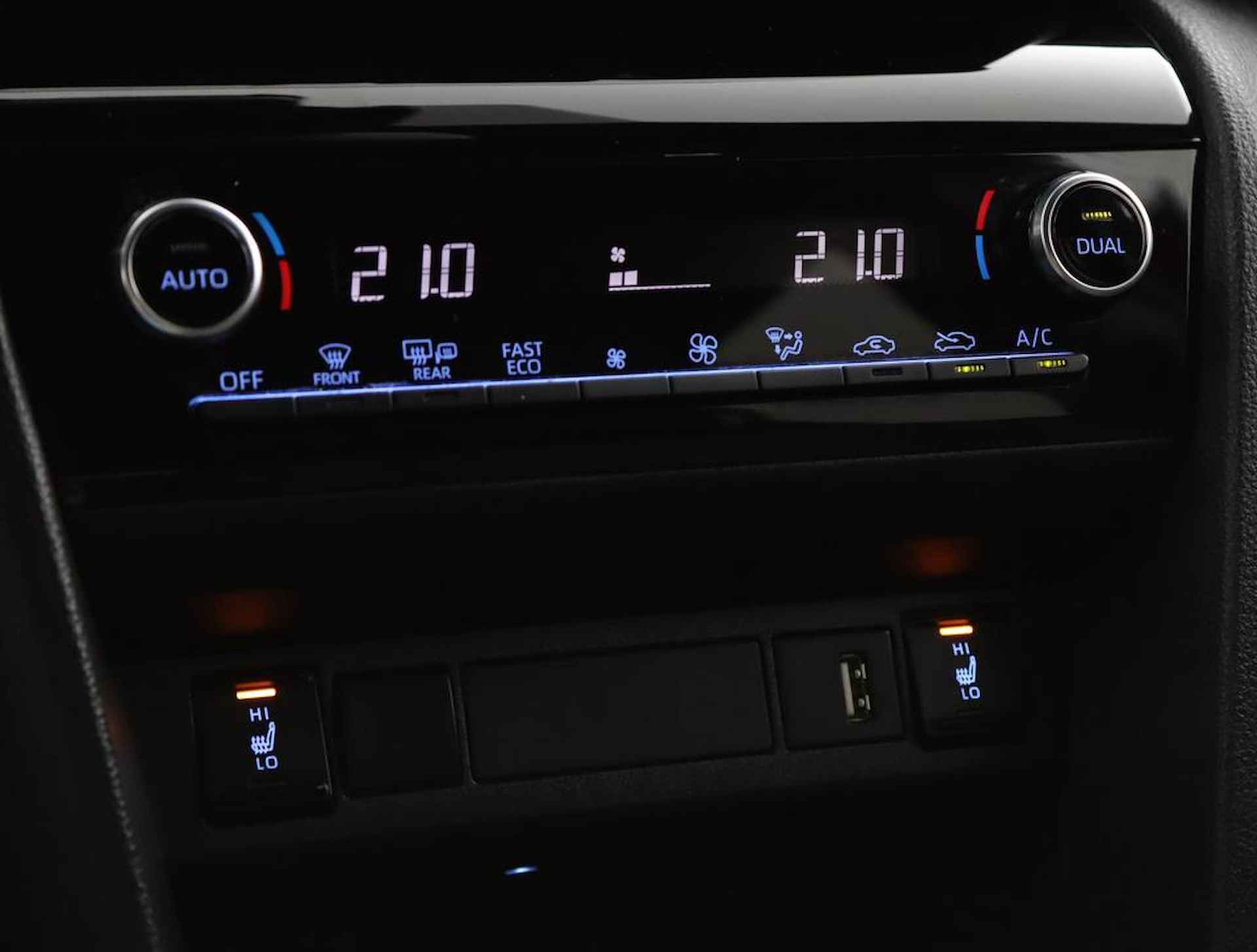Toyota Yaris Cross 1.5 Hybrid Executive | Navigatie | Climate Control | Parkeercamera | - 7/58