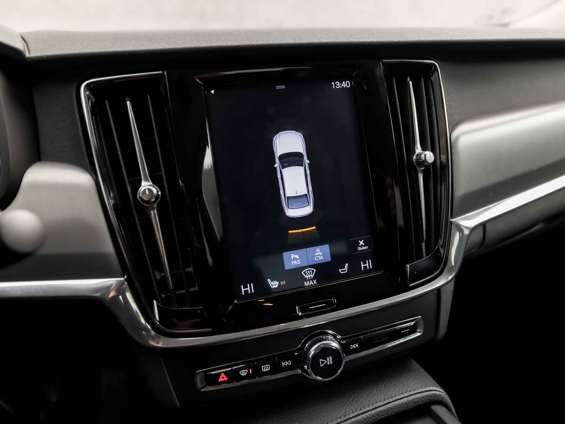 Volvo S90 2.0 T4 Momentum+ 191Pk Automaat (APPLE CARPLAY, GROOT NAVI, STOELVERWARMING, ADAPTIVE CRUISE, LEDER, SPORTSTOELEN, PARKEERSENSOREN, LANE ASSIST, DODEHOEK DETECTOR, NIEUWSTAAT) - 26/40