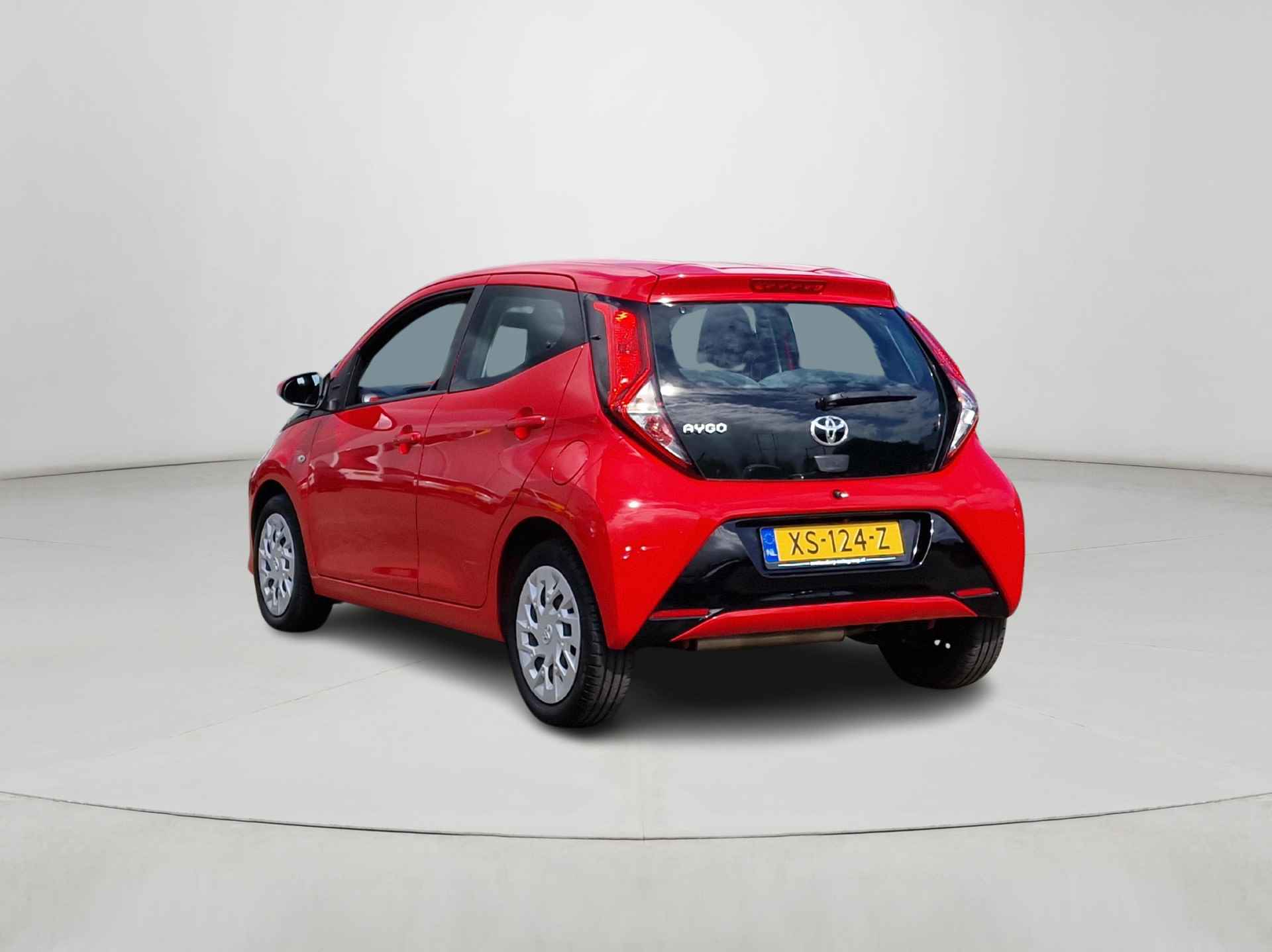 Toyota Aygo 1.0 VVT-i x-play | Apple CarPlay / Android Auto | Parkeercamera | Rijklaarprijs incl. garantie | - 4/27