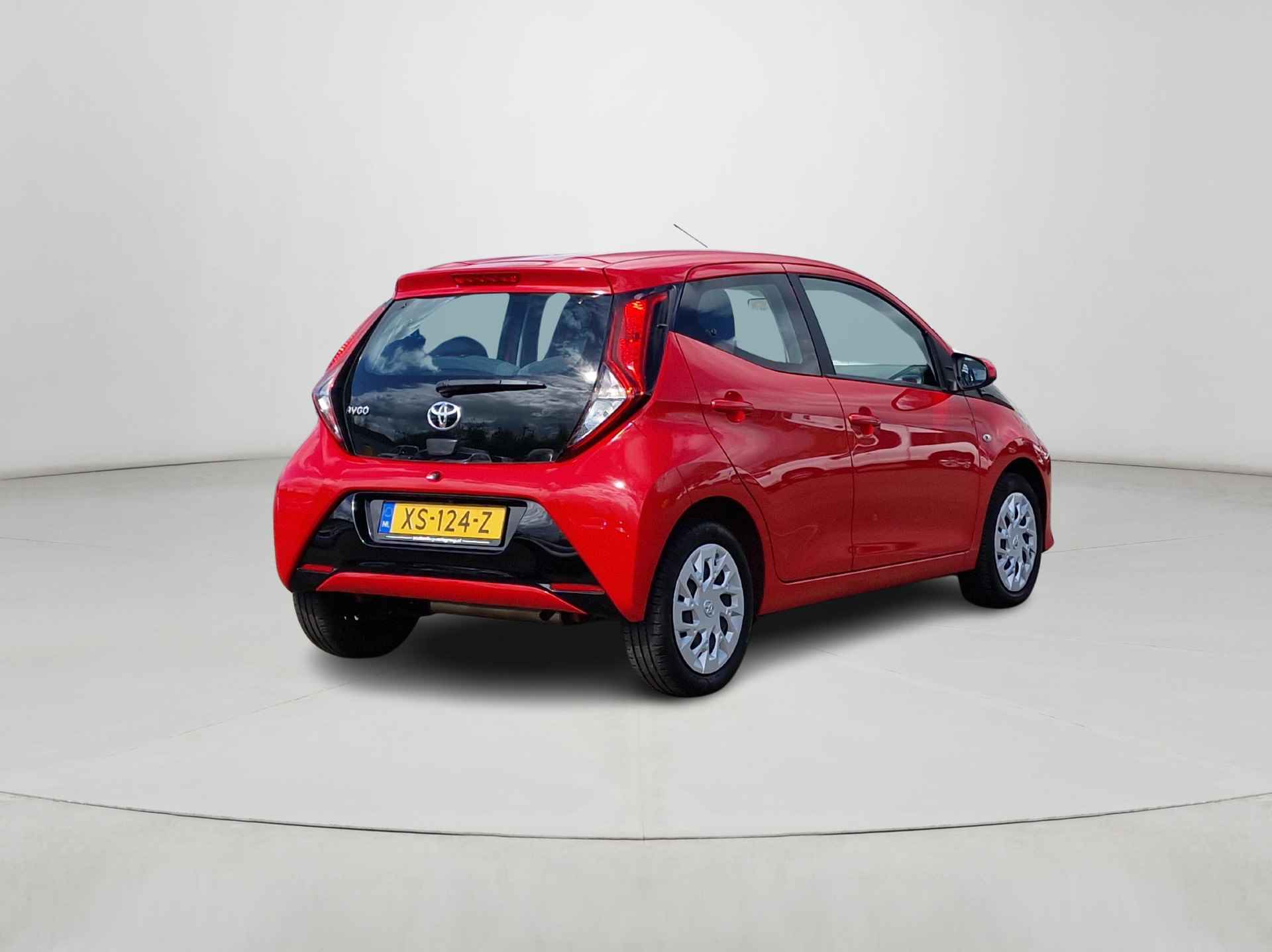 Toyota Aygo 1.0 VVT-i x-play | Apple CarPlay / Android Auto | Parkeercamera | Rijklaarprijs incl. garantie | - 6/27