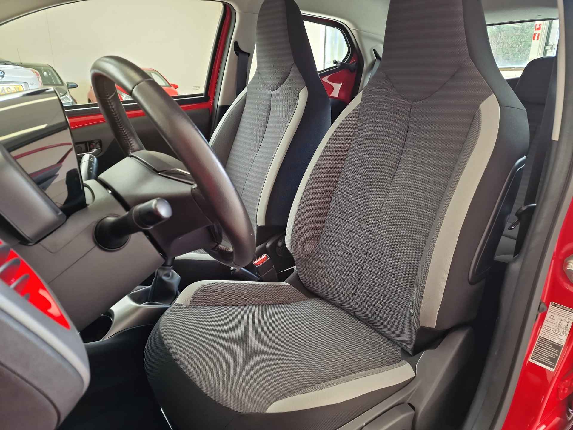 Toyota Aygo 1.0 VVT-i x-play | Apple CarPlay / Android Auto | Parkeercamera | Rijklaarprijs incl. garantie | - 11/27