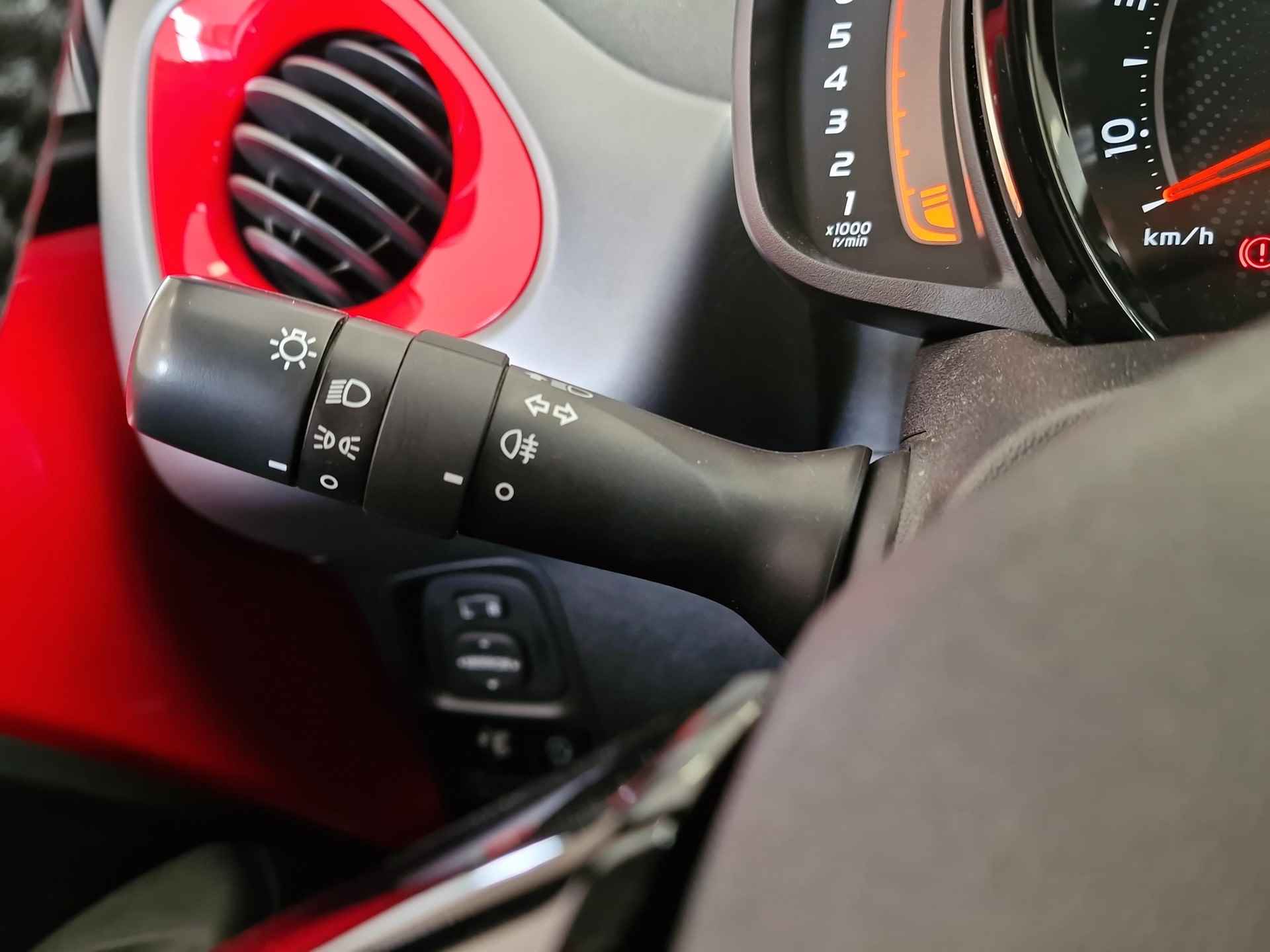 Toyota Aygo 1.0 VVT-i x-play | Apple CarPlay / Android Auto | Parkeercamera | Rijklaarprijs incl. garantie | - 13/27