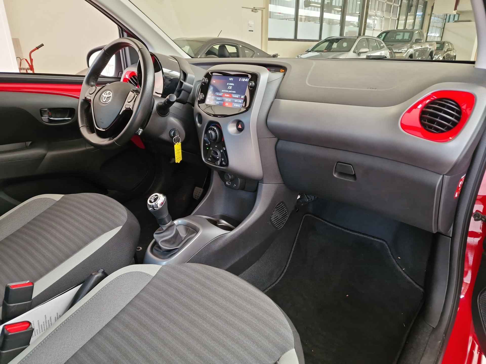 Toyota Aygo 1.0 VVT-i x-play | Apple CarPlay / Android Auto | Parkeercamera | Rijklaarprijs incl. garantie | - 19/27