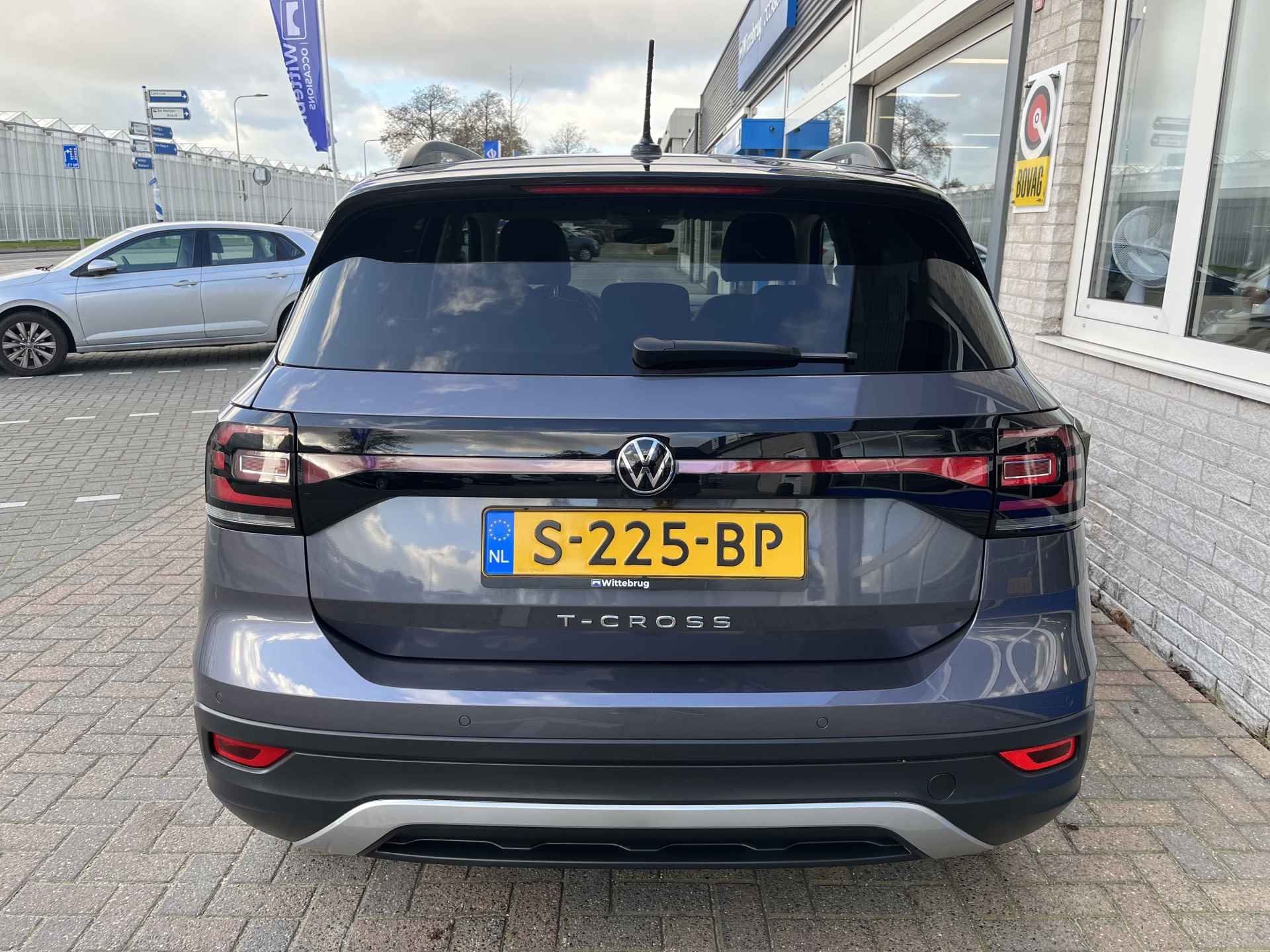 Volkswagen T-Cross 1.0 TSI Life / GARANTIE TM 01-2027/ PARK. SENSOREN + CAMERA/ NAVI/ DIGITAL DASH/ CRUISE/ APP- CONNECT/ CLIMA/ DAB/ 17" LMV - 31/37