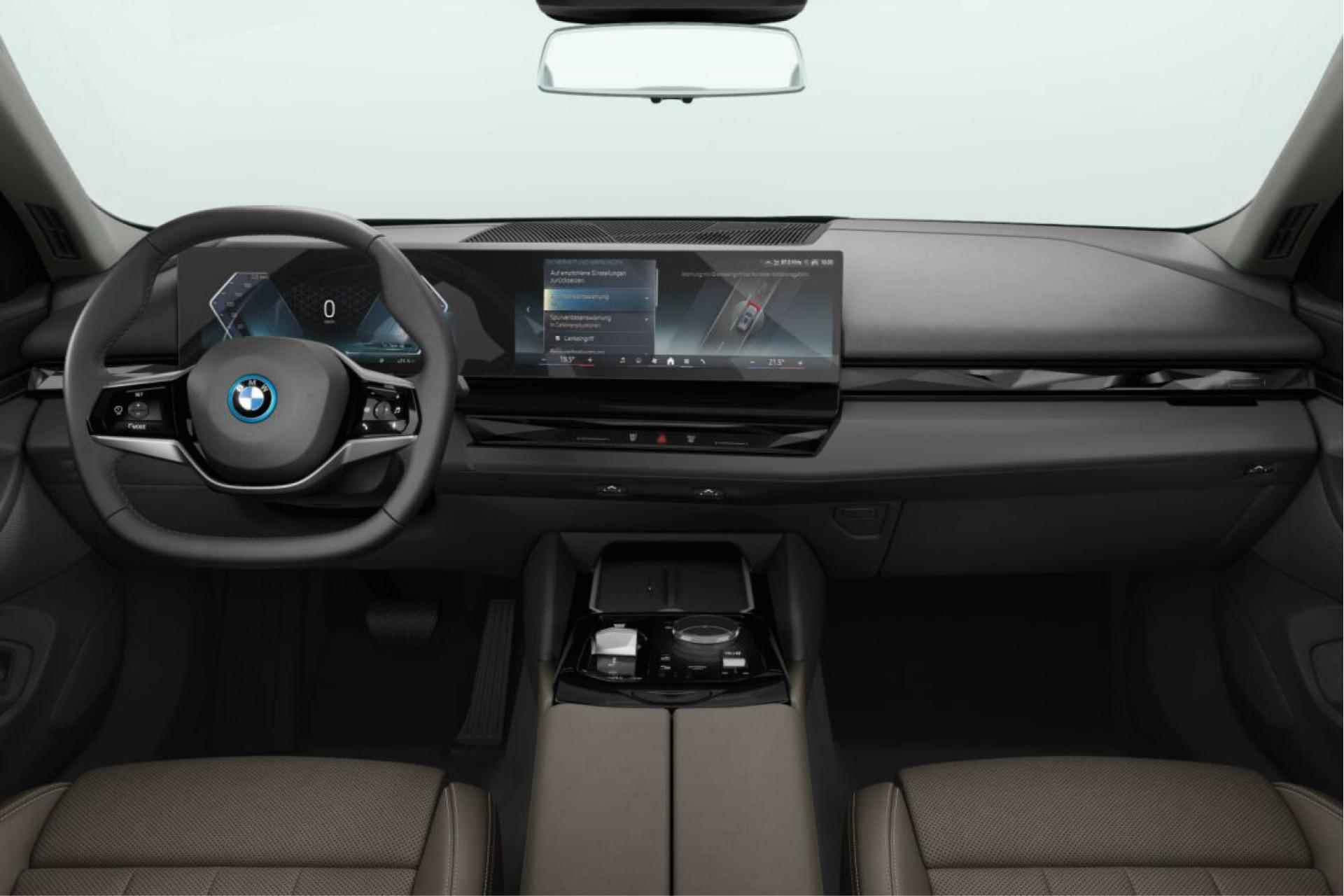 BMW i5 Touring eDrive40 Business Edition - 3/9