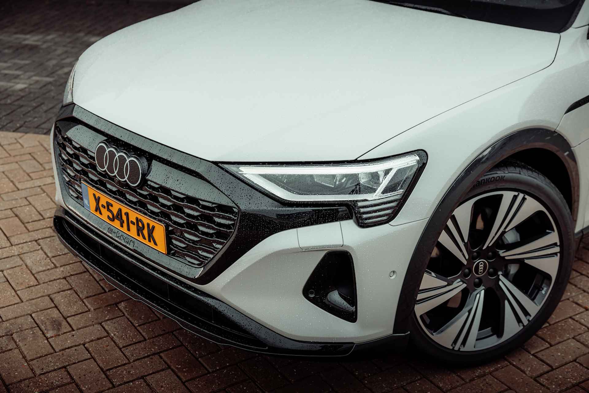 Audi Q8 e-tron 55 quattro Advanced Edition Plus 115 kWh | Panoramadak | Siambeige | Sportstoelen | Leder-Dinamica | Optiek zwart | 22" LM velgen | Stuurverwarming | Tweede laadpunt - 9/37