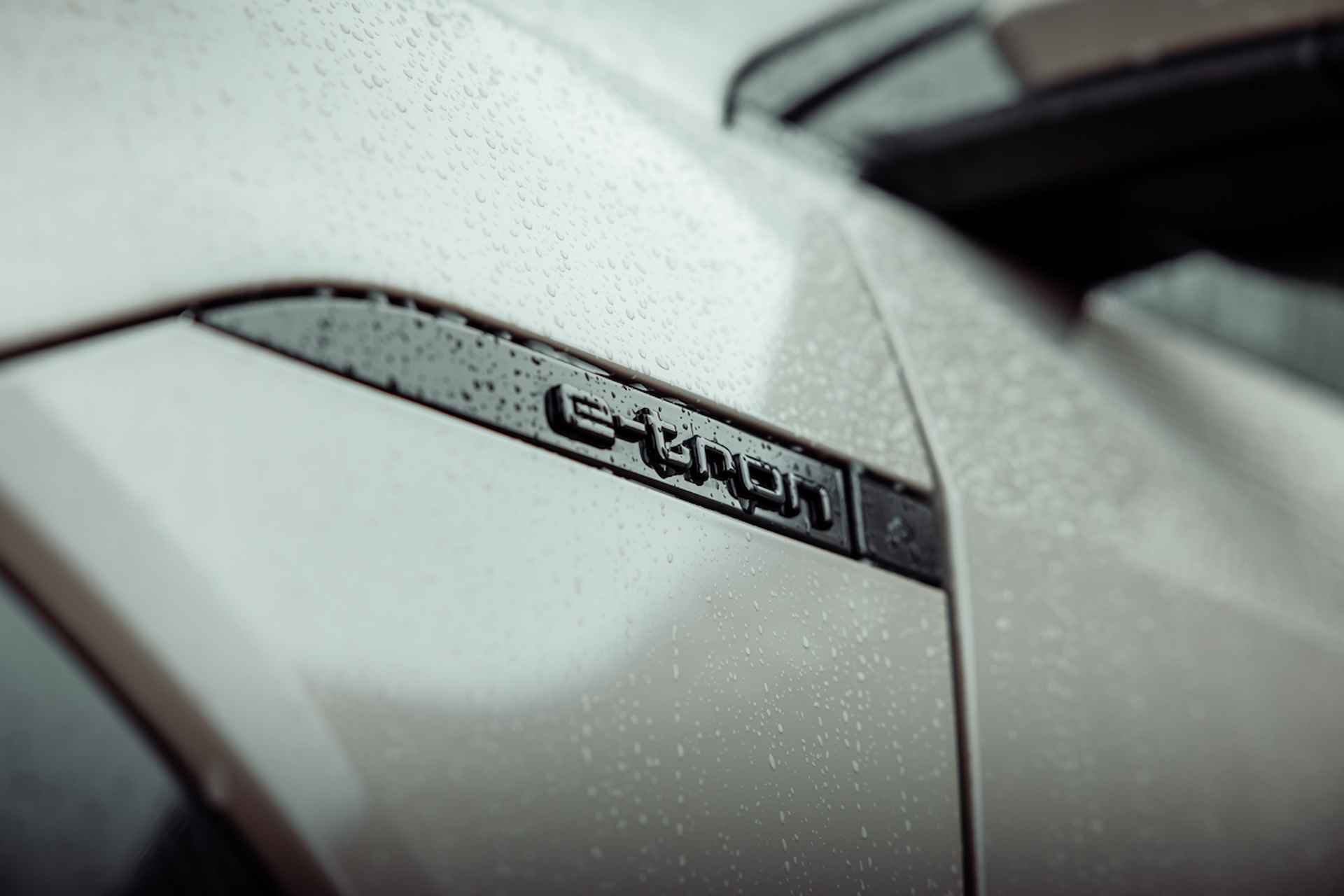 Audi Q8 e-tron 55 quattro Advanced Edition Plus 115 kWh | Panoramadak | Sportstoelen | Leder-Dinamica | Optiek zwart | 22" LM velgen | Stuurverwarming | Tweede laadpunt - 11/37