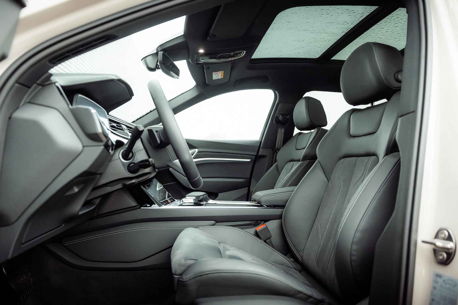 Audi Q8 e-tron 55 quattro Advanced Edition Plus 115 kWh | Panoramadak | Sportstoelen | Leder-Dinamica | Optiek zwart | 22" LM velgen | Stuurverwarming | Tweede laadpunt - 17/37