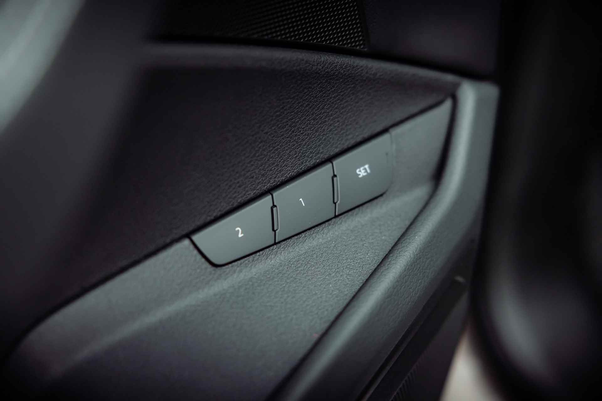 Audi Q8 e-tron 55 quattro Advanced Edition Plus 115 kWh | Panoramadak | Sportstoelen | Leder-Dinamica | Optiek zwart | 22" LM velgen | Stuurverwarming | Tweede laadpunt - 22/37