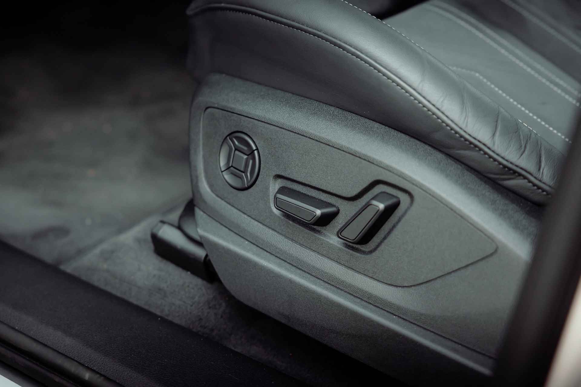 Audi Q8 e-tron 55 quattro Advanced Edition Plus 115 kWh | Panoramadak | Sportstoelen | Leder-Dinamica | Optiek zwart | 22" LM velgen | Stuurverwarming | Tweede laadpunt - 23/37