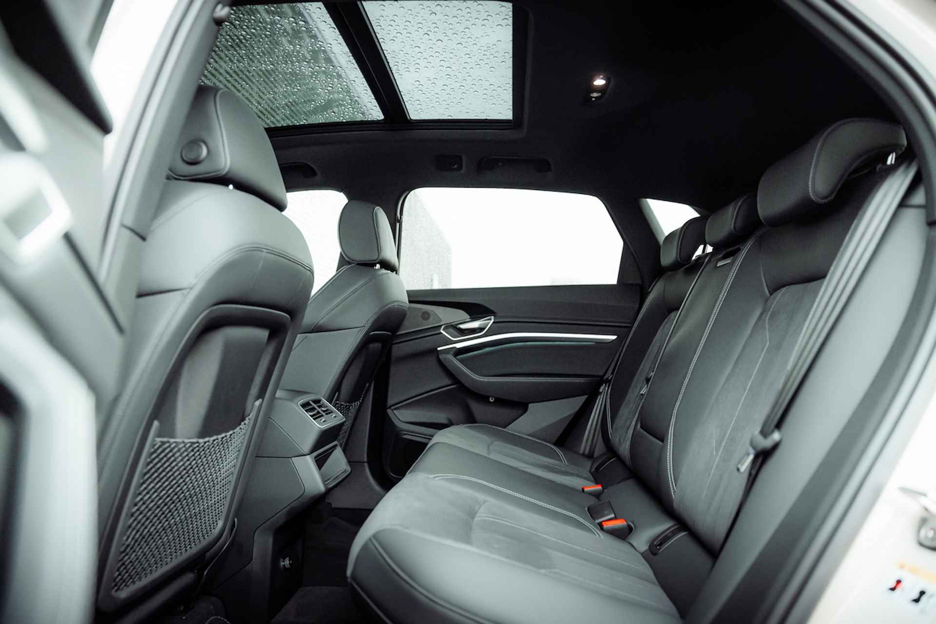 Audi Q8 e-tron 55 quattro Advanced Edition Plus 115 kWh | Panoramadak | Sportstoelen | Leder-Dinamica | Optiek zwart | 22" LM velgen | Stuurverwarming | Tweede laadpunt - 24/37