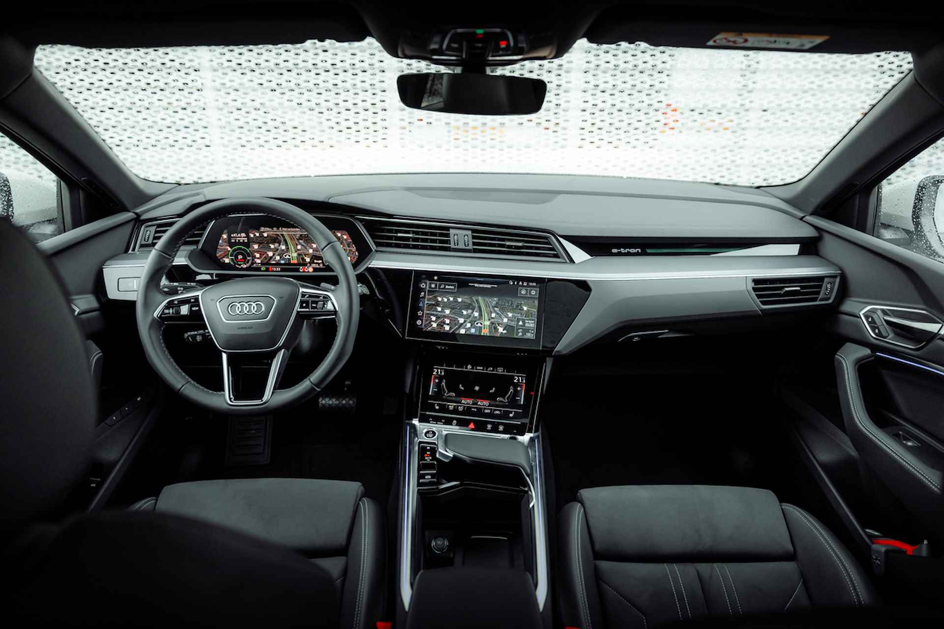 Audi Q8 e-tron 55 quattro Advanced Edition Plus 115 kWh | Panoramadak | Sportstoelen | Leder-Dinamica | Optiek zwart | 22" LM velgen | Stuurverwarming | Tweede laadpunt - 25/37