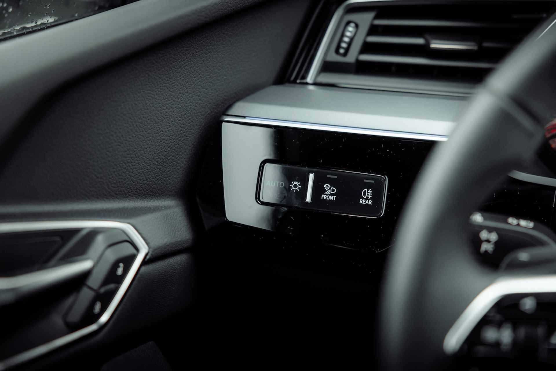 Audi Q8 e-tron 55 quattro Advanced Edition Plus 115 kWh | Panoramadak | Sportstoelen | Leder-Dinamica | Optiek zwart | 22" LM velgen | Stuurverwarming | Tweede laadpunt - 28/37