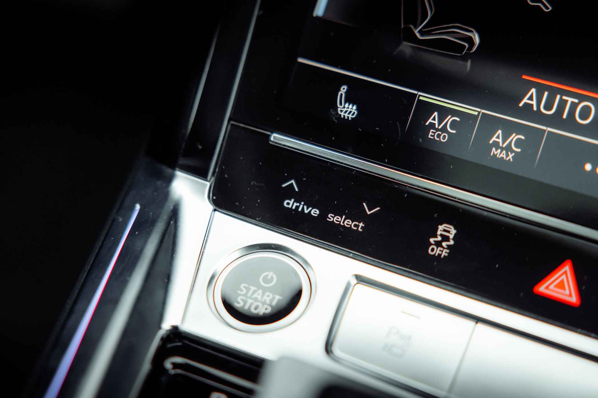 Audi Q8 e-tron 55 quattro Advanced Edition Plus 115 kWh | Panoramadak | Sportstoelen | Leder-Dinamica | Optiek zwart | 22" LM velgen | Stuurverwarming | Tweede laadpunt - 35/37