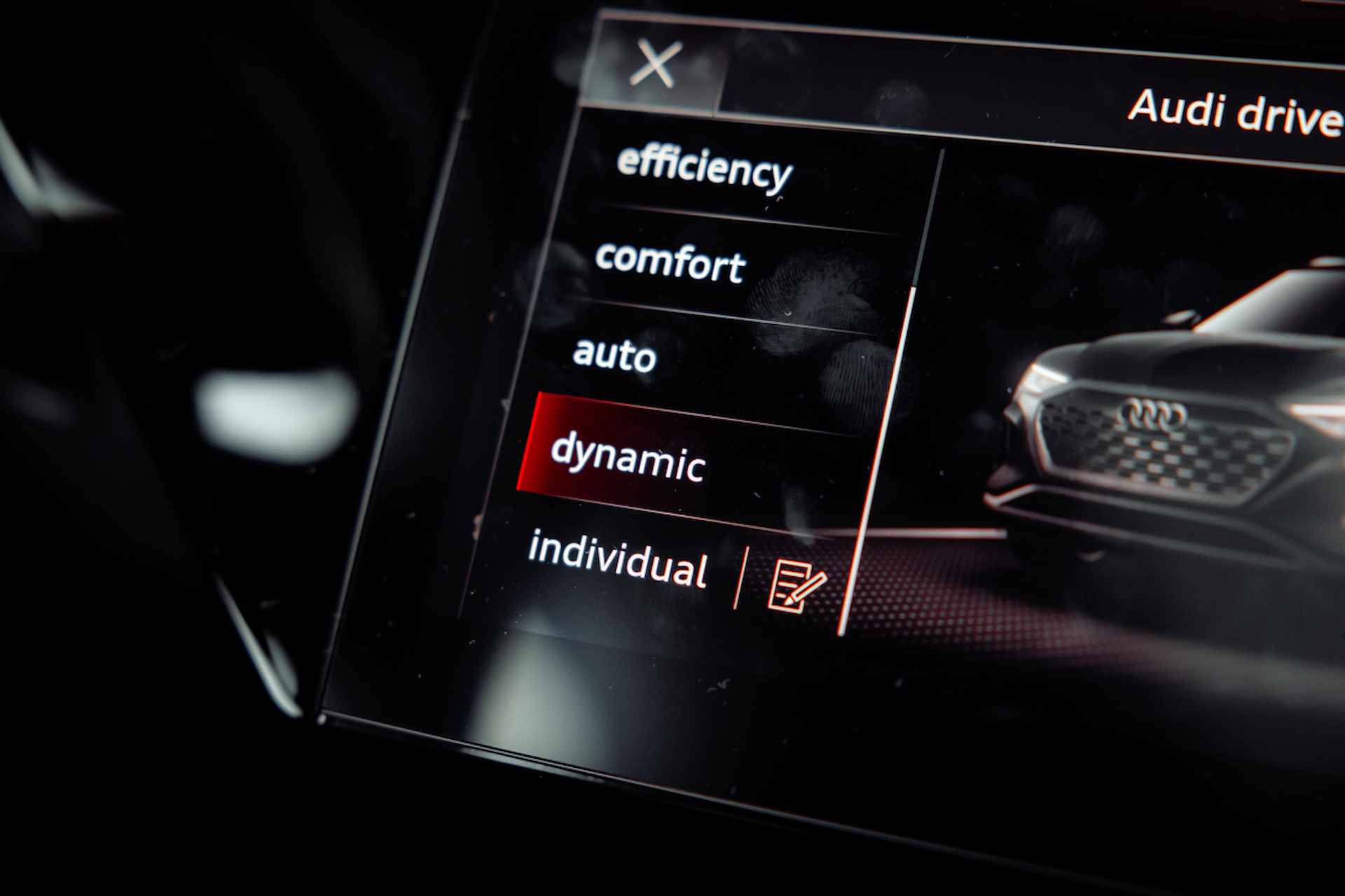 Audi Q8 e-tron 55 quattro Advanced Edition Plus 115 kWh | Panoramadak | Sportstoelen | Leder-Dinamica | Optiek zwart | 22" LM velgen | Stuurverwarming | Tweede laadpunt - 36/37